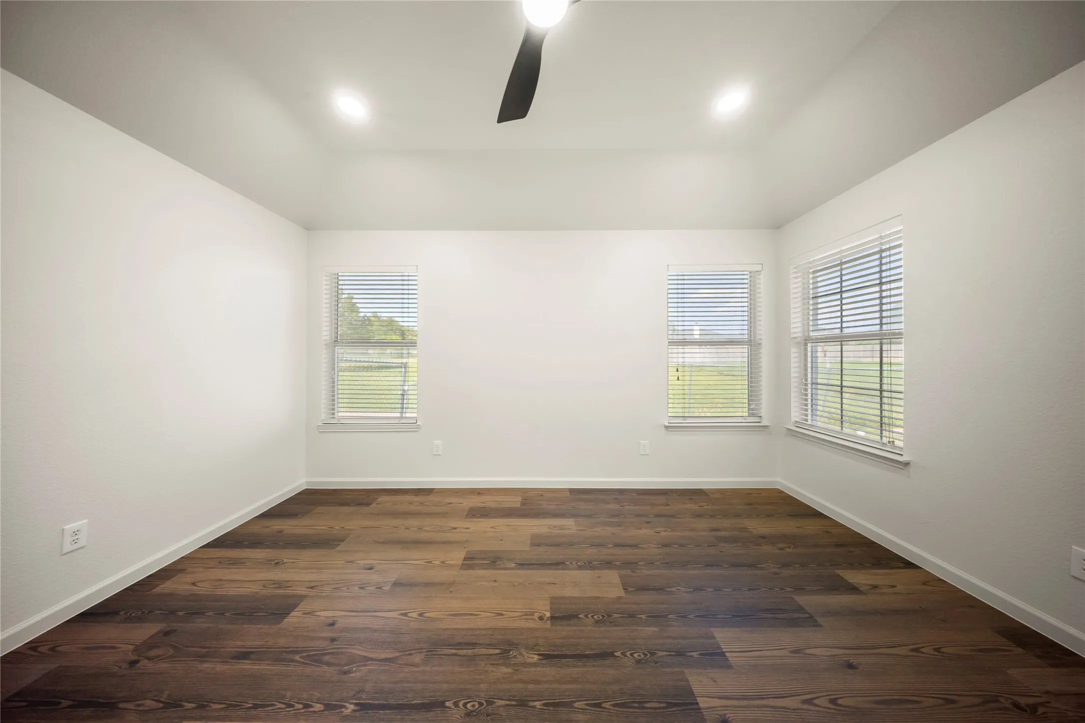 Single Family Residence For Sale in Rockwall County , 105 Dustin Drive, Fate, Texas 75189, 3 Bedroom, 2 Bathroom, 2 Garage spaces, 1,486 Sqft, built in 2001, mls#21337071, Real Estate Agent in Fate, Homes For Sale in Rockwall county, Homes For Sale in Fate, Realtor in Fate Texas, Real Estate Brokerage Independent Realty Texas, Luminita Cordes Realtor