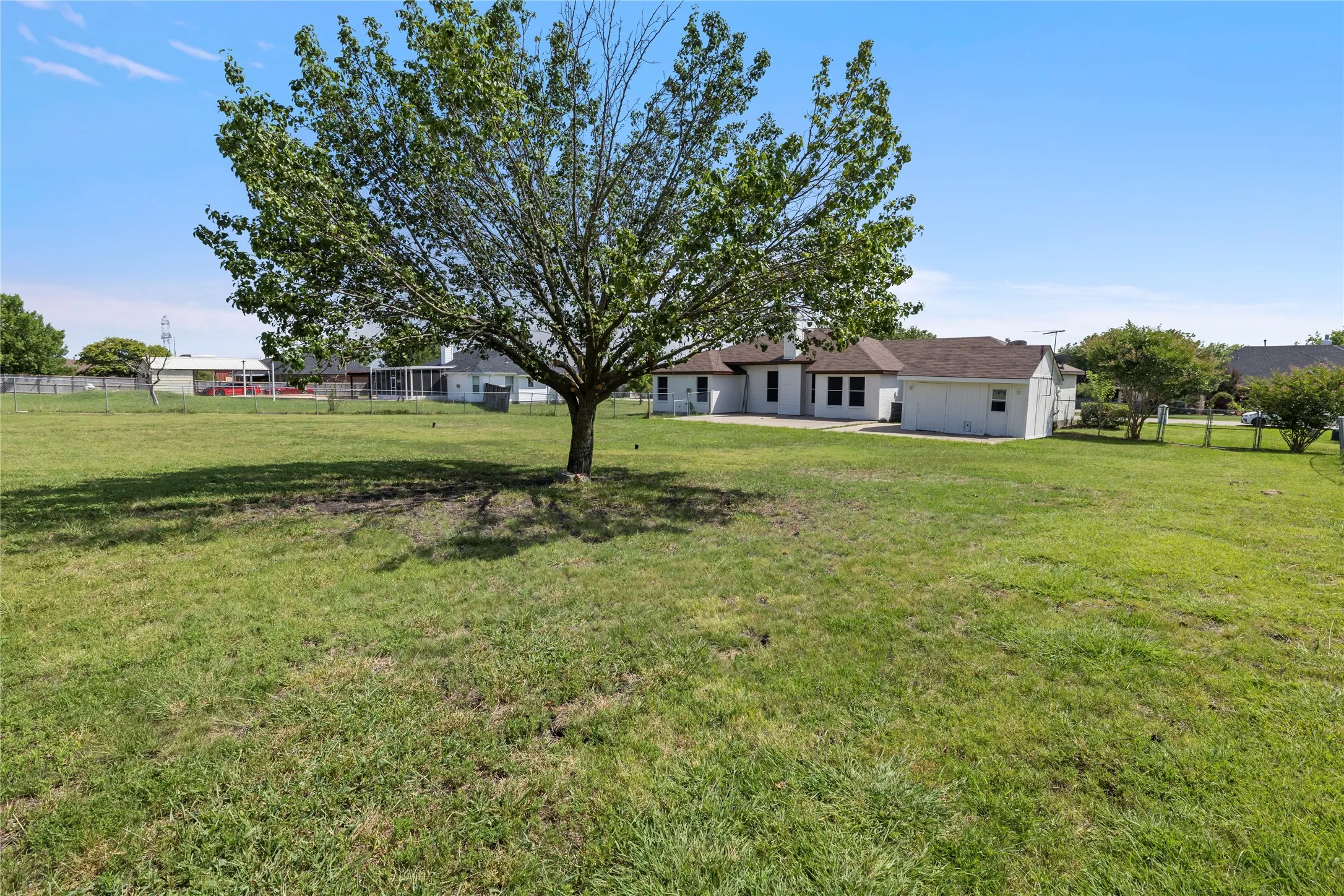 Single Family Residence For Sale in Rockwall County , 105 Dustin Drive, Fate, Texas 75189, 3 Bedroom, 2 Bathroom, 2 Garage spaces, 1,486 Sqft, built in 2001, mls#21337071, Real Estate Agent in Fate, Homes For Sale in Rockwall county, Homes For Sale in Fate, Realtor in Fate Texas, Real Estate Brokerage Independent Realty Texas, Luminita Cordes Realtor