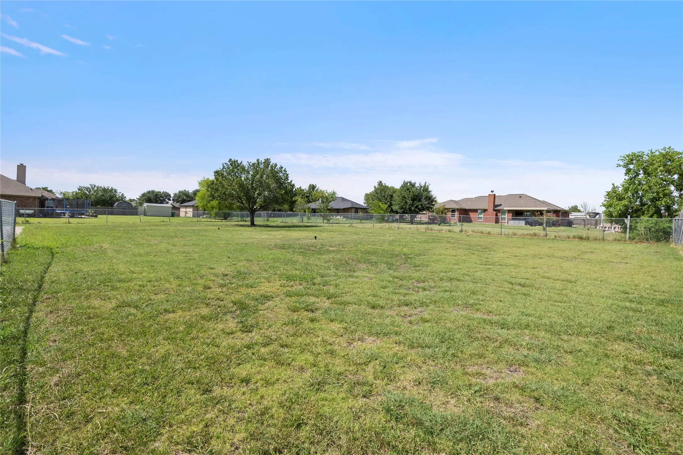 Single Family Residence For Sale in Rockwall County , 105 Dustin Drive, Fate, Texas 75189, 3 Bedroom, 2 Bathroom, 2 Garage spaces, 1,486 Sqft, built in 2001, mls#21337071, Real Estate Agent in Fate, Homes For Sale in Rockwall county, Homes For Sale in Fate, Realtor in Fate Texas, Real Estate Brokerage Independent Realty Texas, Luminita Cordes Realtor