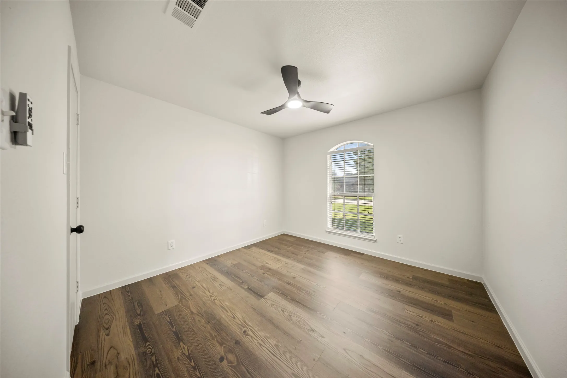 Single Family Residence For Sale in Rockwall County , 105 Dustin Drive, Fate, Texas 75189, 3 Bedroom, 2 Bathroom, 2 Garage spaces, 1,486 Sqft, built in 2001, mls#21337071, Real Estate Agent in Fate, Homes For Sale in Rockwall county, Homes For Sale in Fate, Realtor in Fate Texas, Real Estate Brokerage Independent Realty Texas, Luminita Cordes Realtor