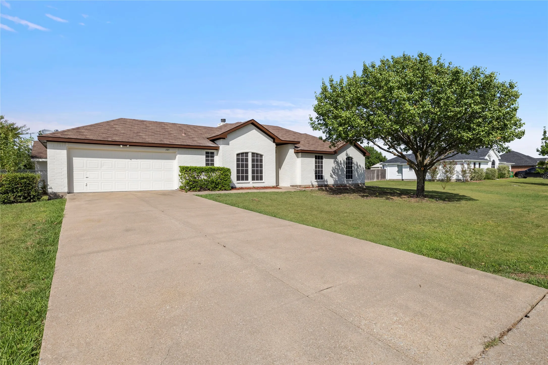 Single Family Residence For Sale in Rockwall County , 105 Dustin Drive, Fate, Texas 75189, 3 Bedroom, 2 Bathroom, 2 Garage spaces, 1,486 Sqft, built in 2001, mls#21337071, Real Estate Agent in Fate, Homes For Sale in Rockwall county, Homes For Sale in Fate, Realtor in Fate Texas, Real Estate Brokerage Independent Realty Texas, Luminita Cordes Realtor