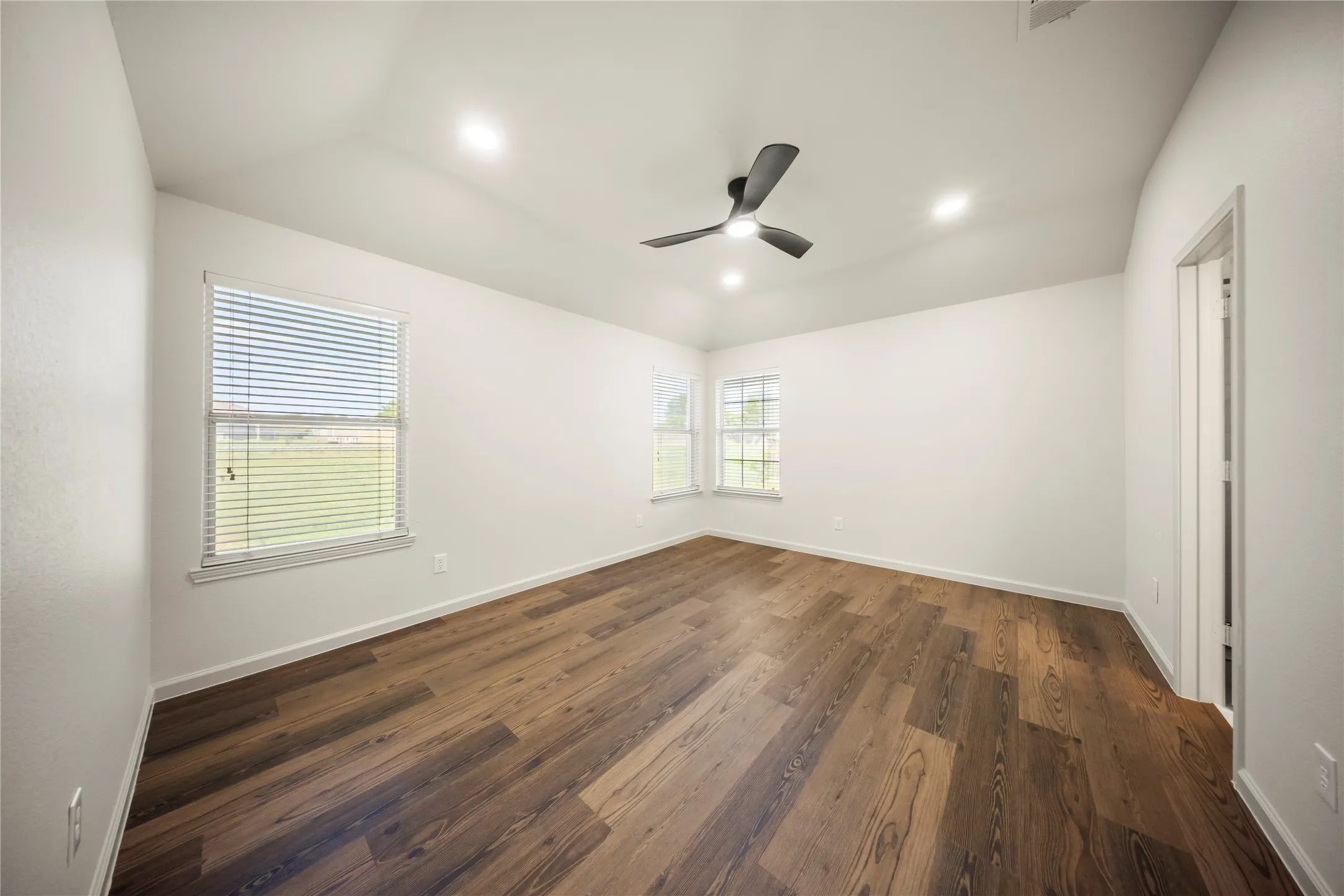 Single Family Residence For Sale in Rockwall County , 105 Dustin Drive, Fate, Texas 75189, 3 Bedroom, 2 Bathroom, 2 Garage spaces, 1,486 Sqft, built in 2001, mls#21337071, Real Estate Agent in Fate, Homes For Sale in Rockwall county, Homes For Sale in Fate, Realtor in Fate Texas, Real Estate Brokerage Independent Realty Texas, Luminita Cordes Realtor