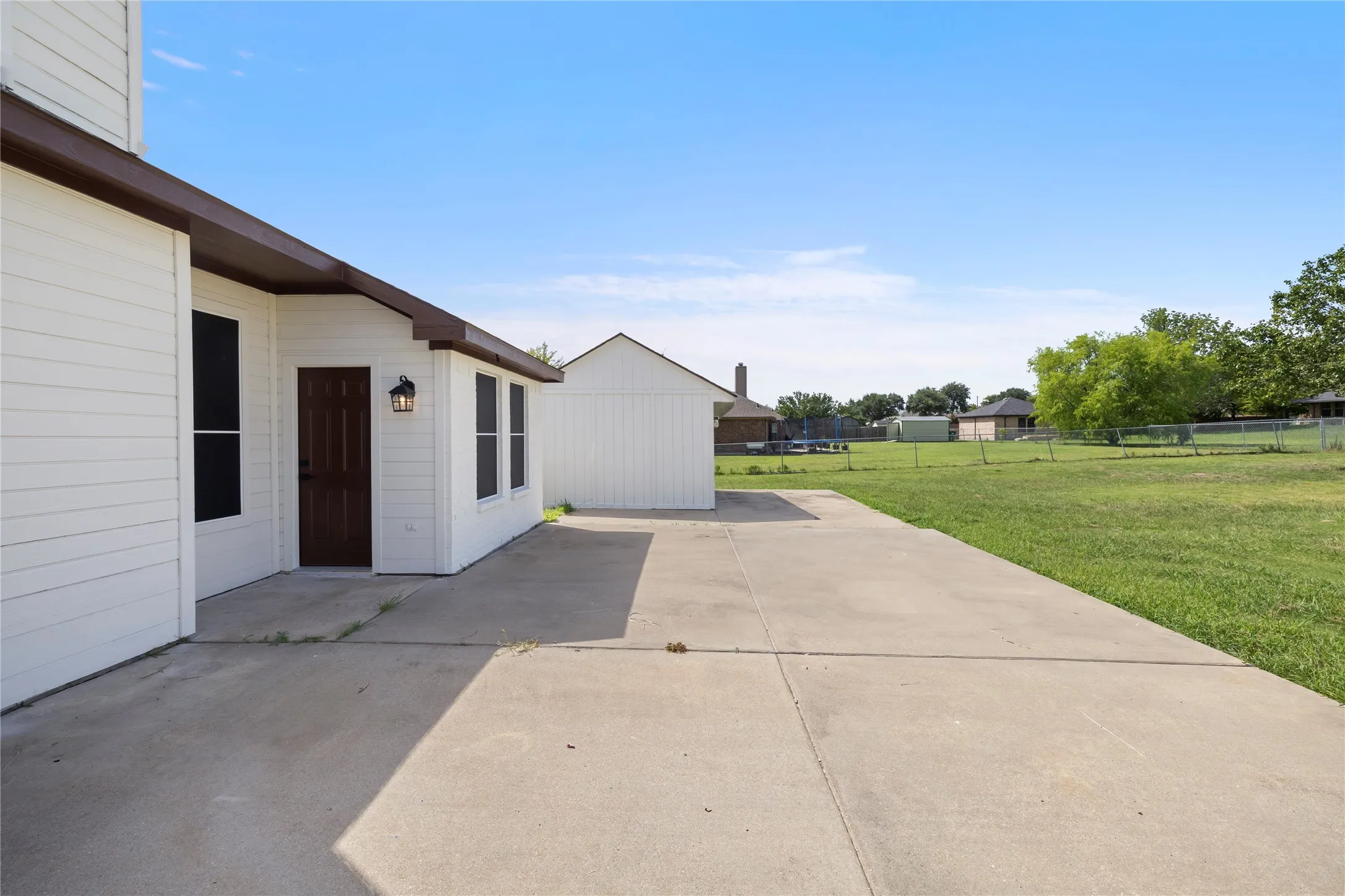 Single Family Residence For Sale in Rockwall County , 105 Dustin Drive, Fate, Texas 75189, 3 Bedroom, 2 Bathroom, 2 Garage spaces, 1,486 Sqft, built in 2001, mls#21337071, Real Estate Agent in Fate, Homes For Sale in Rockwall county, Homes For Sale in Fate, Realtor in Fate Texas, Real Estate Brokerage Independent Realty Texas, Luminita Cordes Realtor