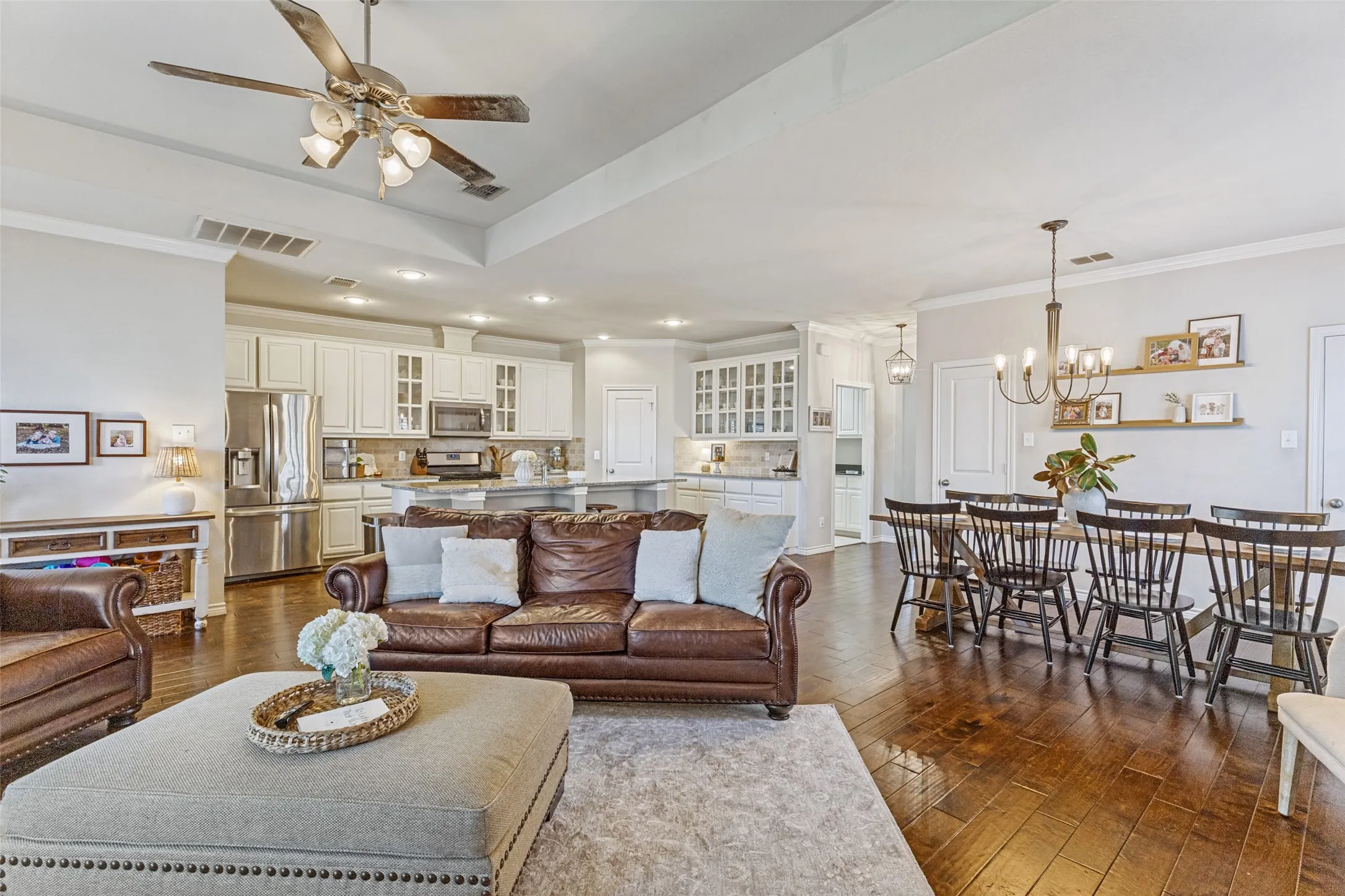 Single Family Residence For Sale in Parker County , 119 Blue Stem Lane, Aledo, Texas 76008, 4 Bedroom, 3 Bathroom, 2 Garage spaces, 2,902 Sqft, built in 2014, mls#21338071, Real Estate Agent in Aledo, Homes For Sale in Parker county, Homes For Sale in Aledo, Realtor in Aledo Texas, Real Estate Brokerage Independent Realty Texas, Luminita Cordes Realtor
