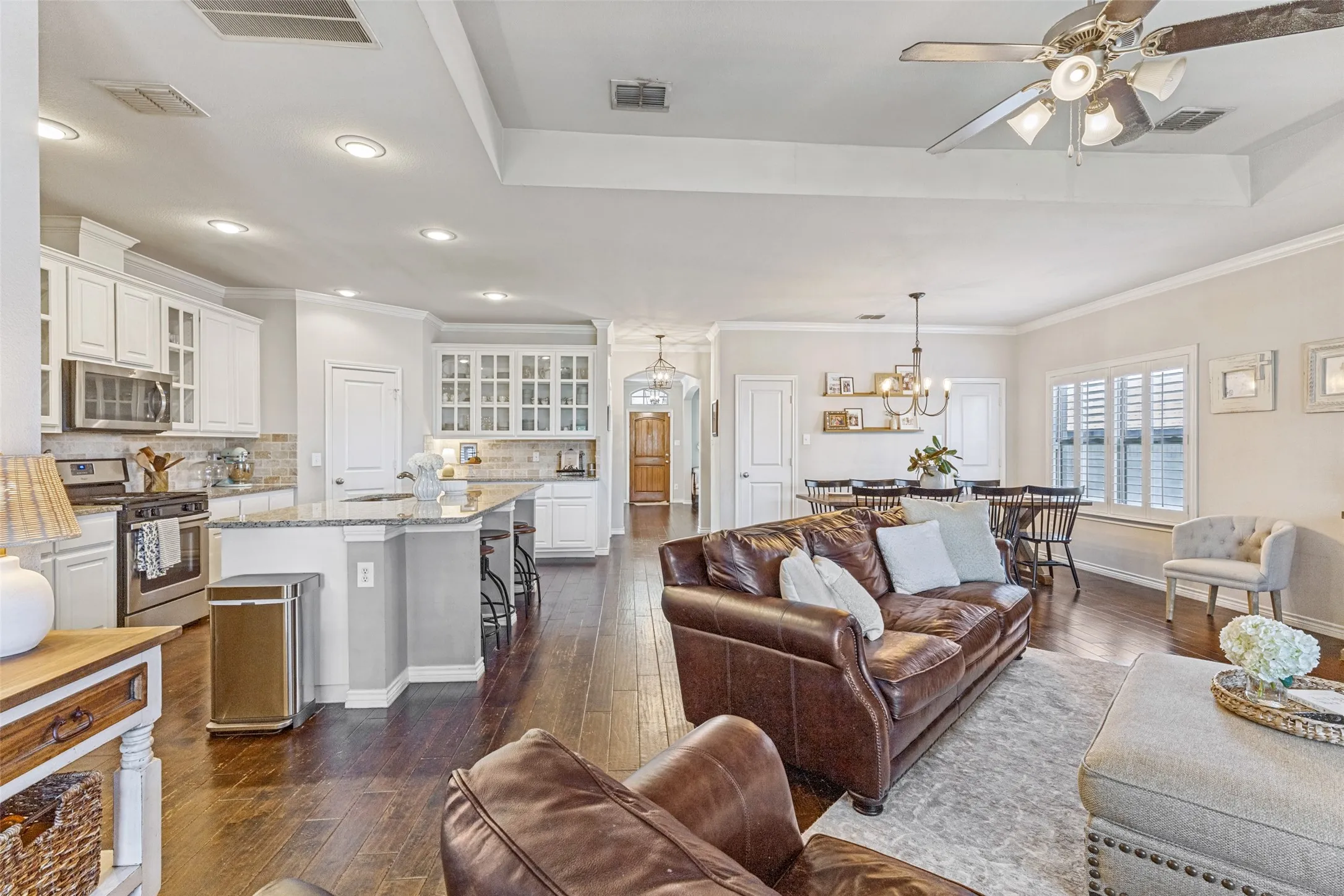 Single Family Residence For Sale in Parker County , 119 Blue Stem Lane, Aledo, Texas 76008, 4 Bedroom, 3 Bathroom, 2 Garage spaces, 2,902 Sqft, built in 2014, mls#21338071, Real Estate Agent in Aledo, Homes For Sale in Parker county, Homes For Sale in Aledo, Realtor in Aledo Texas, Real Estate Brokerage Independent Realty Texas, Luminita Cordes Realtor