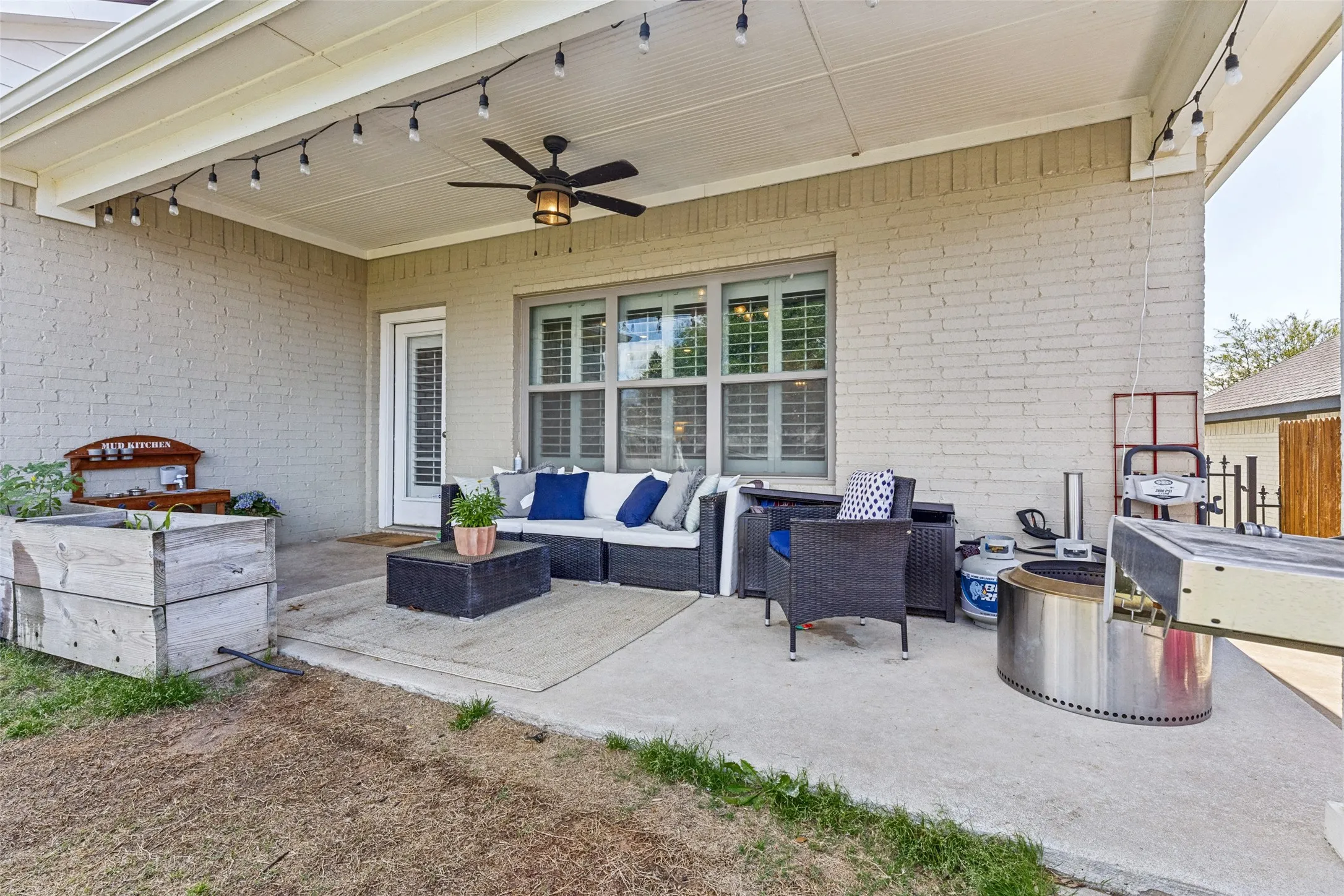 Single Family Residence For Sale in Parker County , 119 Blue Stem Lane, Aledo, Texas 76008, 4 Bedroom, 3 Bathroom, 2 Garage spaces, 2,902 Sqft, built in 2014, mls#21338071, Real Estate Agent in Aledo, Homes For Sale in Parker county, Homes For Sale in Aledo, Realtor in Aledo Texas, Real Estate Brokerage Independent Realty Texas, Luminita Cordes Realtor