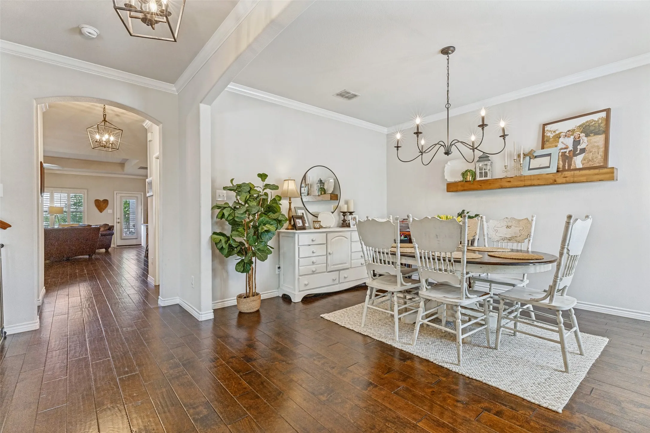 Single Family Residence For Sale in Parker County , 119 Blue Stem Lane, Aledo, Texas 76008, 4 Bedroom, 3 Bathroom, 2 Garage spaces, 2,902 Sqft, built in 2014, mls#21338071, Real Estate Agent in Aledo, Homes For Sale in Parker county, Homes For Sale in Aledo, Realtor in Aledo Texas, Real Estate Brokerage Independent Realty Texas, Luminita Cordes Realtor