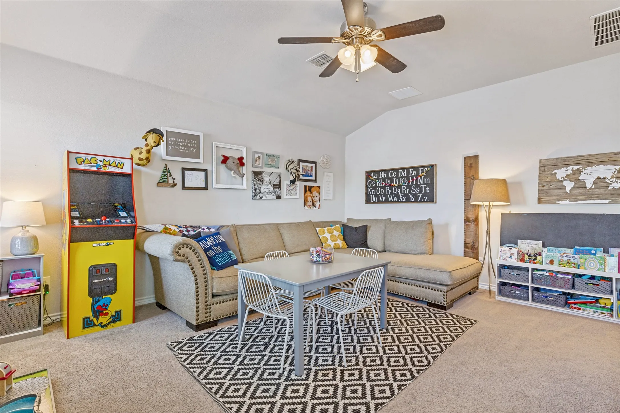 Single Family Residence For Sale in Parker County , 119 Blue Stem Lane, Aledo, Texas 76008, 4 Bedroom, 3 Bathroom, 2 Garage spaces, 2,902 Sqft, built in 2014, mls#21338071, Real Estate Agent in Aledo, Homes For Sale in Parker county, Homes For Sale in Aledo, Realtor in Aledo Texas, Real Estate Brokerage Independent Realty Texas, Luminita Cordes Realtor