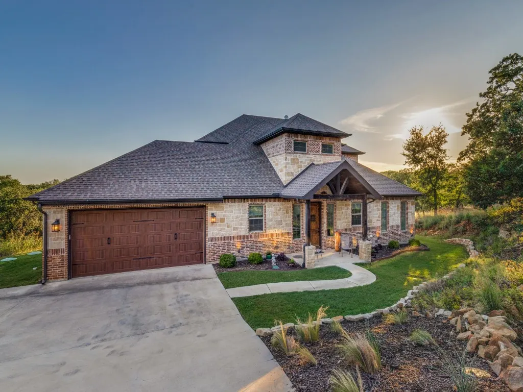Single Family Residence For Sale in Wise County , 165 Cote D Azur Drive, Chico, Texas 76431, 4 Bedrooms, 5 Bathrooms, 4 Garage spaces, 3,178 Sqft, built in 2017, Price $1,290,000, mls#21336380, Real Estate Agent in Chico, Homes For Sale in Wise county, Homes For Sale in Chico, Realtor in Chico Texas, Real Estate Brokerage Independent Realty Texas, Luminita Cordes Realtor