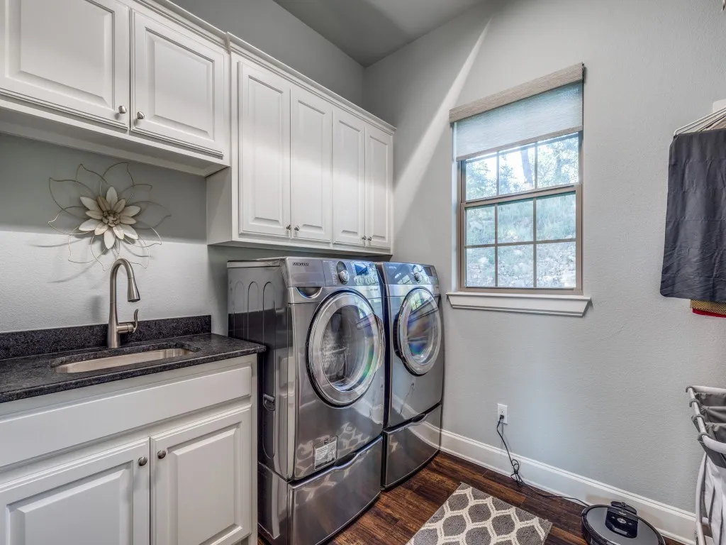 Single Family Residence For Sale in Wise County , 165 Cote D Azur Drive, Chico, Texas 76431, 4 Bedrooms, 5 Bathrooms, 4 Garage spaces, 3,178 Sqft, built in 2017, Price $1,290,000, mls#21336380, Real Estate Agent in Chico, Homes For Sale in Wise county, Homes For Sale in Chico, Realtor in Chico Texas, Real Estate Brokerage Independent Realty Texas, Luminita Cordes Realtor