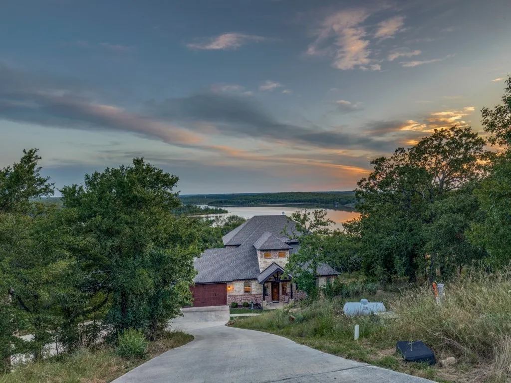 Single Family Residence For Sale in Wise County , 165 Cote D Azur Drive, Chico, Texas 76431, 4 Bedrooms, 5 Bathrooms, 4 Garage spaces, 3,178 Sqft, built in 2017, Price $1,290,000, mls#21336380, Real Estate Agent in Chico, Homes For Sale in Wise county, Homes For Sale in Chico, Realtor in Chico Texas, Real Estate Brokerage Independent Realty Texas, Luminita Cordes Realtor