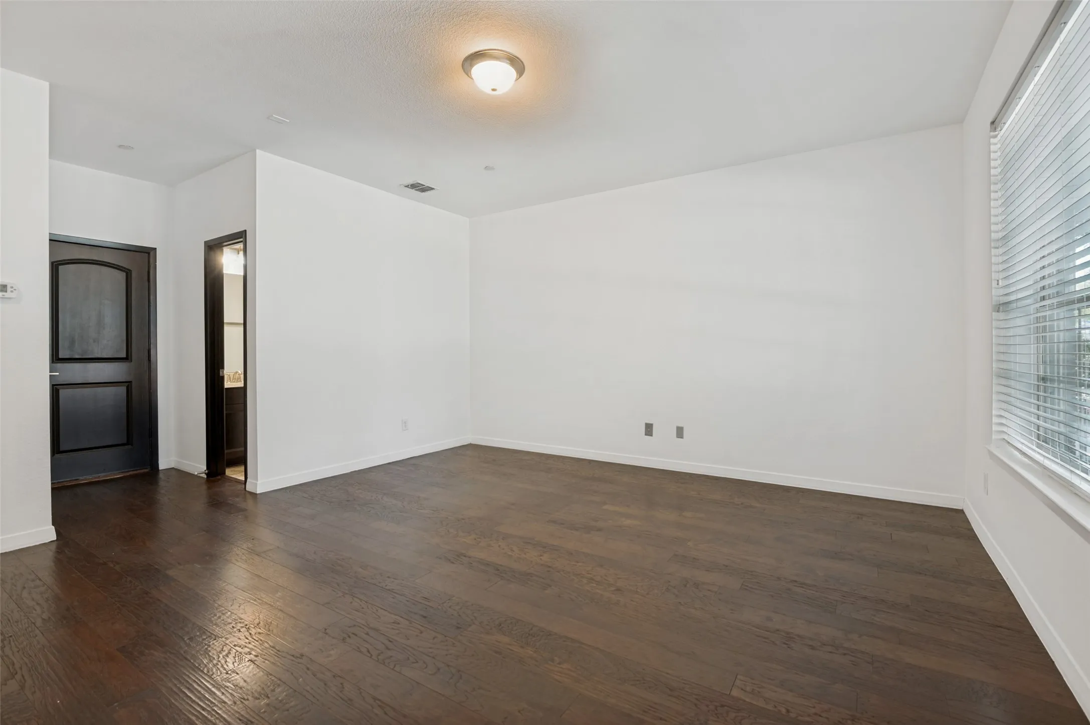 Townhouse For Sale in Dallas County , 3906 Asbury Lane, Addison, Texas 75001, 3 Bedroom, 4 Bathroom, 2 Garage spaces, 2,573 Sqft, built in 2010, Price $499,900, mls#21336107, Real Estate Agent in Addison, Homes For Sale in Dallas county, Homes For Sale in Addison, Realtor in Addison Texas, Real Estate Brokerage Independent Realty Texas, Luminita Cordes Realtor
