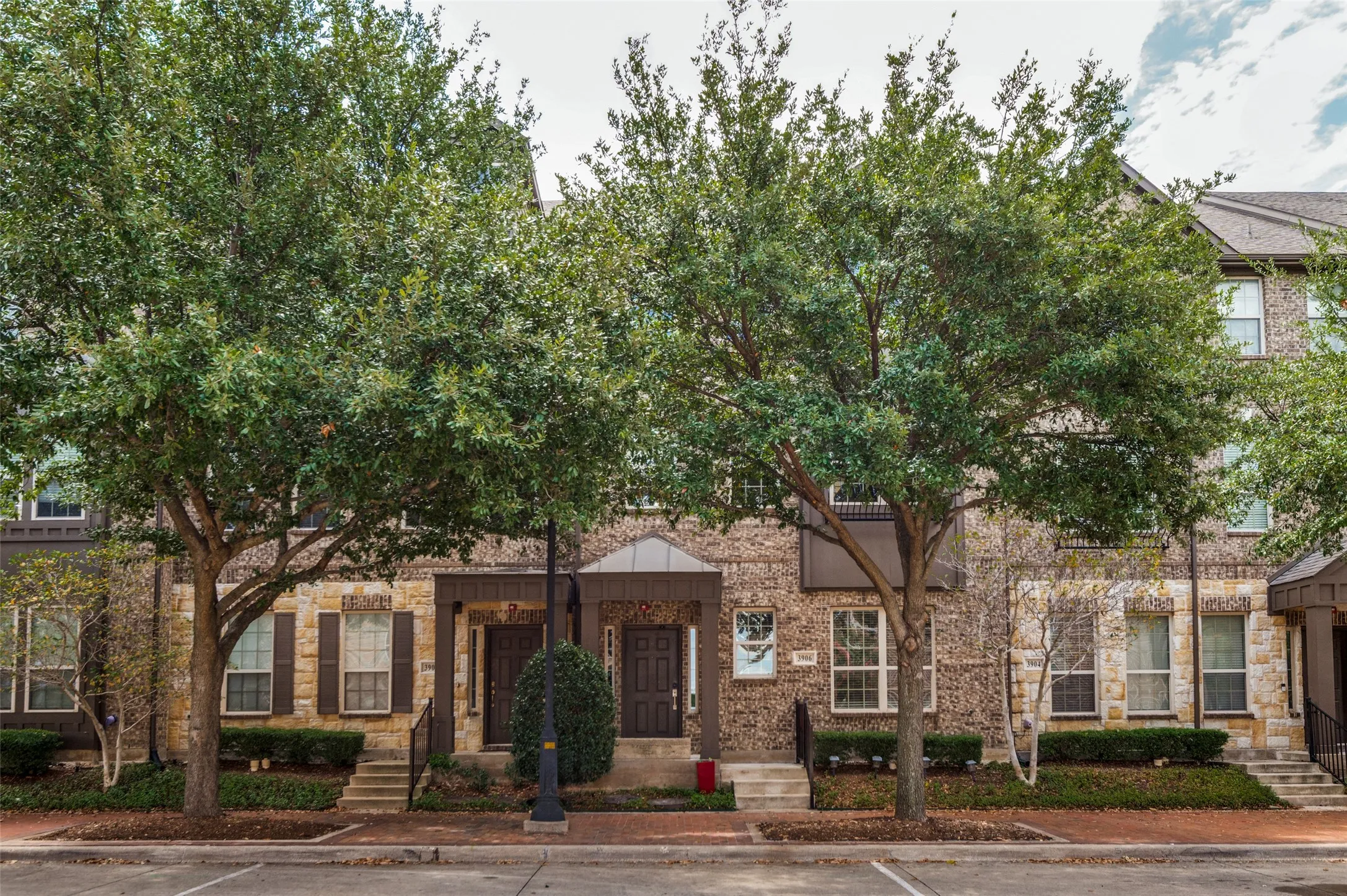 Townhouse For Sale in Dallas County , 3906 Asbury Lane, Addison, Texas 75001, 3 Bedroom, 4 Bathroom, 2 Garage spaces, 2,573 Sqft, built in 2010, Price $499,900, mls#21336107, Real Estate Agent in Addison, Homes For Sale in Dallas county, Homes For Sale in Addison, Realtor in Addison Texas, Real Estate Brokerage Independent Realty Texas, Luminita Cordes Realtor
