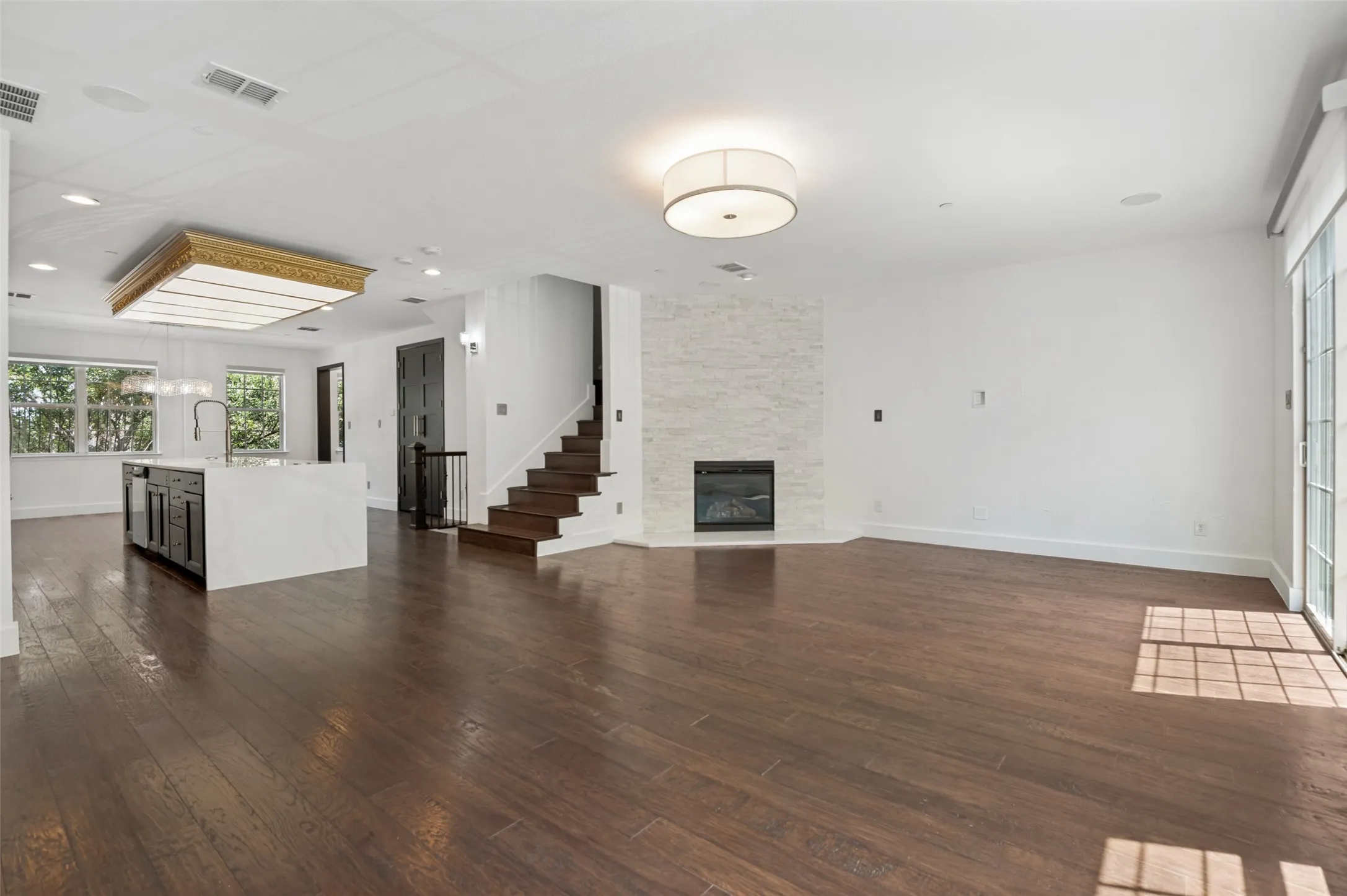 Townhouse For Sale in Dallas County , 3906 Asbury Lane, Addison, Texas 75001, 3 Bedroom, 4 Bathroom, 2 Garage spaces, 2,573 Sqft, built in 2010, Price $499,900, mls#21336107, Real Estate Agent in Addison, Homes For Sale in Dallas county, Homes For Sale in Addison, Realtor in Addison Texas, Real Estate Brokerage Independent Realty Texas, Luminita Cordes Realtor