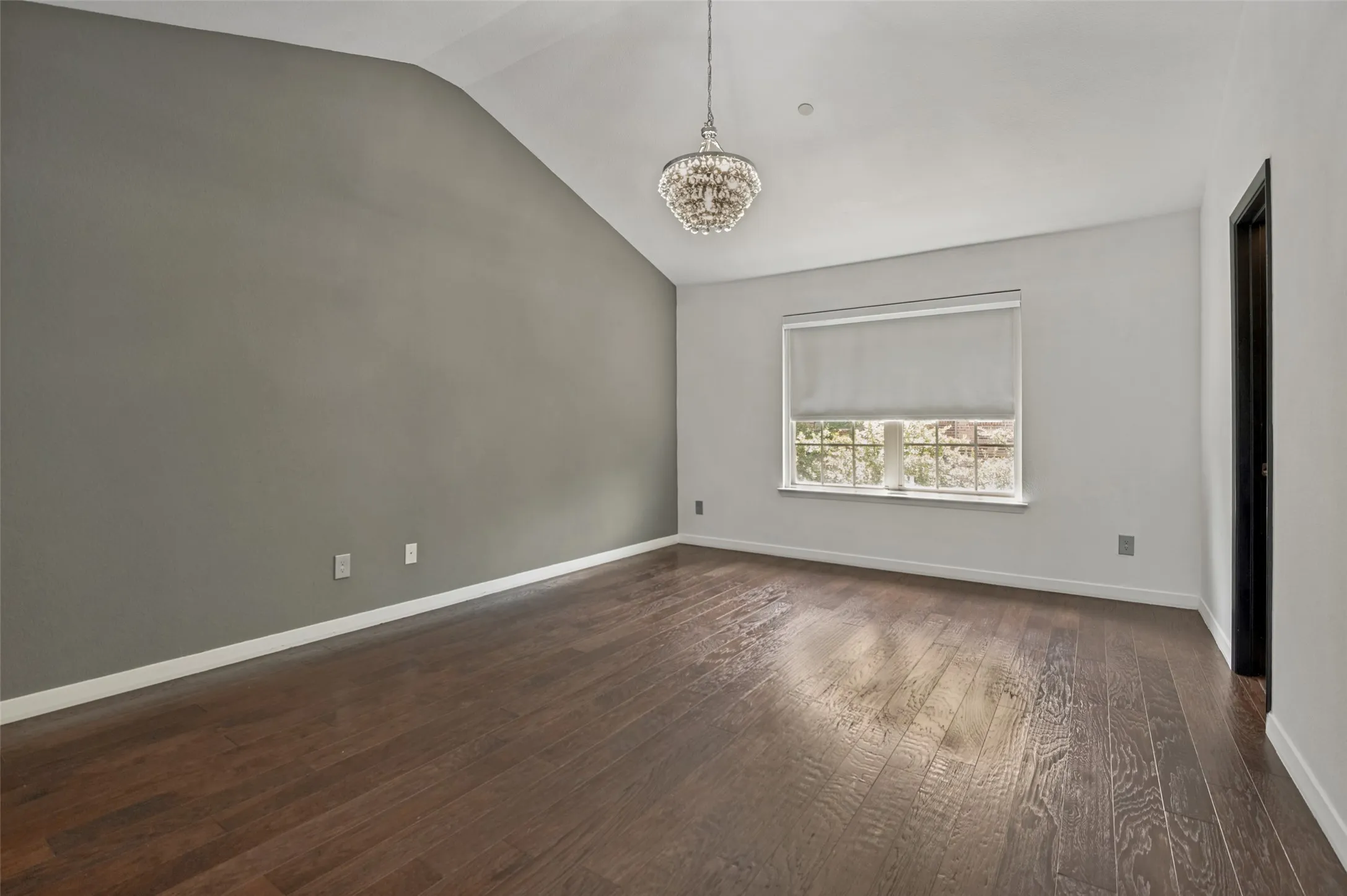 Townhouse For Sale in Dallas County , 3906 Asbury Lane, Addison, Texas 75001, 3 Bedroom, 4 Bathroom, 2 Garage spaces, 2,573 Sqft, built in 2010, Price $499,900, mls#21336107, Real Estate Agent in Addison, Homes For Sale in Dallas county, Homes For Sale in Addison, Realtor in Addison Texas, Real Estate Brokerage Independent Realty Texas, Luminita Cordes Realtor