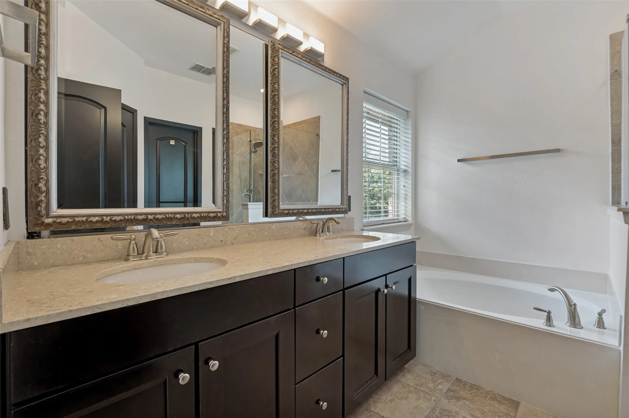 Townhouse For Sale in Dallas County , 3906 Asbury Lane, Addison, Texas 75001, 3 Bedroom, 4 Bathroom, 2 Garage spaces, 2,573 Sqft, built in 2010, Price $499,900, mls#21336107, Real Estate Agent in Addison, Homes For Sale in Dallas county, Homes For Sale in Addison, Realtor in Addison Texas, Real Estate Brokerage Independent Realty Texas, Luminita Cordes Realtor