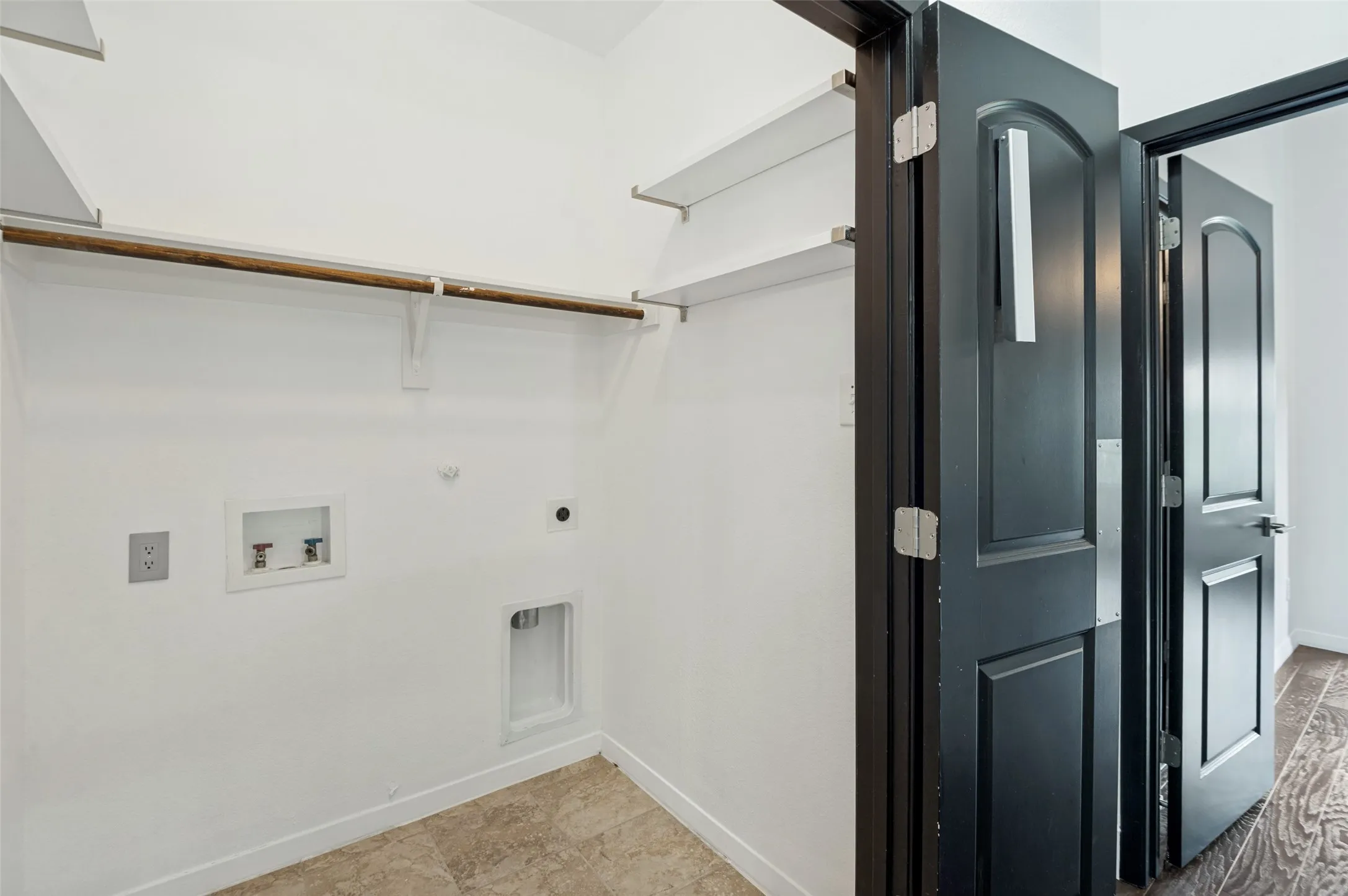 Townhouse For Sale in Dallas County , 3906 Asbury Lane, Addison, Texas 75001, 3 Bedroom, 4 Bathroom, 2 Garage spaces, 2,573 Sqft, built in 2010, Price $499,900, mls#21336107, Real Estate Agent in Addison, Homes For Sale in Dallas county, Homes For Sale in Addison, Realtor in Addison Texas, Real Estate Brokerage Independent Realty Texas, Luminita Cordes Realtor
