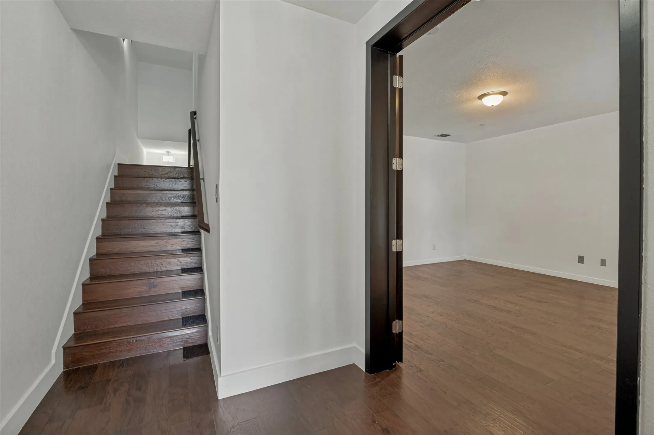 Townhouse For Sale in Dallas County , 3906 Asbury Lane, Addison, Texas 75001, 3 Bedroom, 4 Bathroom, 2 Garage spaces, 2,573 Sqft, built in 2010, Price $499,900, mls#21336107, Real Estate Agent in Addison, Homes For Sale in Dallas county, Homes For Sale in Addison, Realtor in Addison Texas, Real Estate Brokerage Independent Realty Texas, Luminita Cordes Realtor