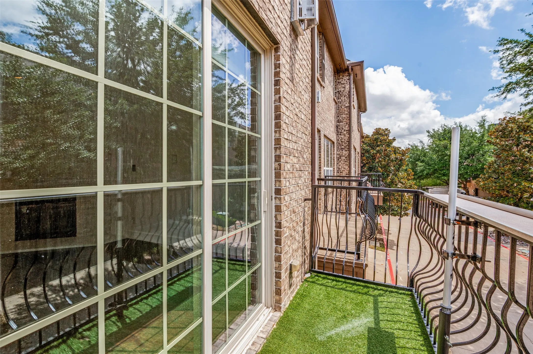 Townhouse For Sale in Dallas County , 3906 Asbury Lane, Addison, Texas 75001, 3 Bedroom, 4 Bathroom, 2 Garage spaces, 2,573 Sqft, built in 2010, Price $499,900, mls#21336107, Real Estate Agent in Addison, Homes For Sale in Dallas county, Homes For Sale in Addison, Realtor in Addison Texas, Real Estate Brokerage Independent Realty Texas, Luminita Cordes Realtor