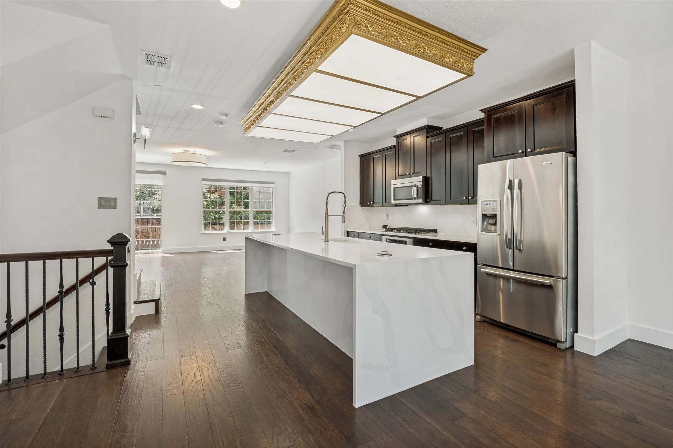 Townhouse For Sale in Dallas County , 3906 Asbury Lane, Addison, Texas 75001, 3 Bedroom, 4 Bathroom, 2 Garage spaces, 2,573 Sqft, built in 2010, Price $499,900, mls#21336107, Real Estate Agent in Addison, Homes For Sale in Dallas county, Homes For Sale in Addison, Realtor in Addison Texas, Real Estate Brokerage Independent Realty Texas, Luminita Cordes Realtor