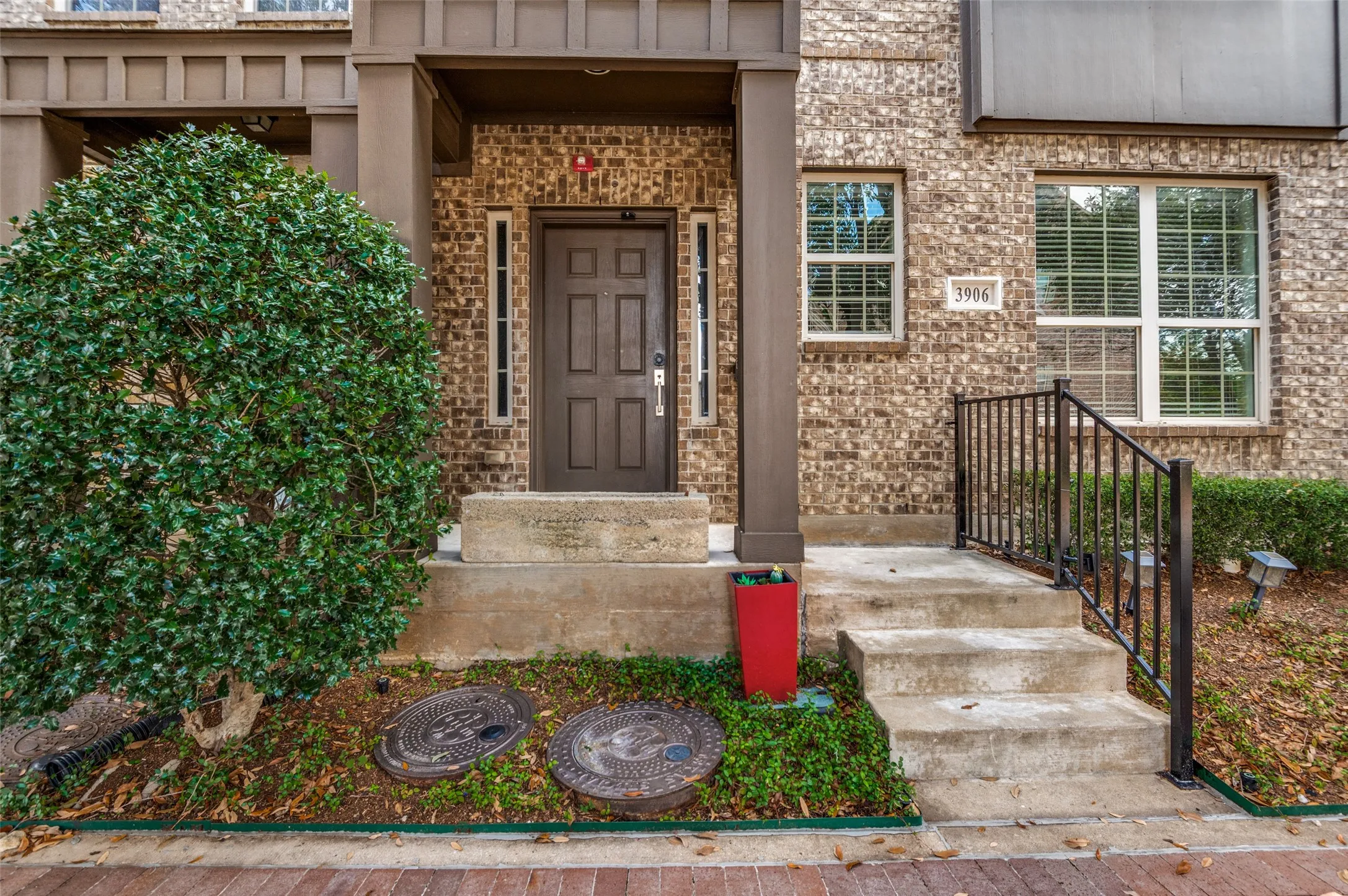 Townhouse For Sale in Dallas County , 3906 Asbury Lane, Addison, Texas 75001, 3 Bedroom, 4 Bathroom, 2 Garage spaces, 2,573 Sqft, built in 2010, Price $499,900, mls#21336107, Real Estate Agent in Addison, Homes For Sale in Dallas county, Homes For Sale in Addison, Realtor in Addison Texas, Real Estate Brokerage Independent Realty Texas, Luminita Cordes Realtor