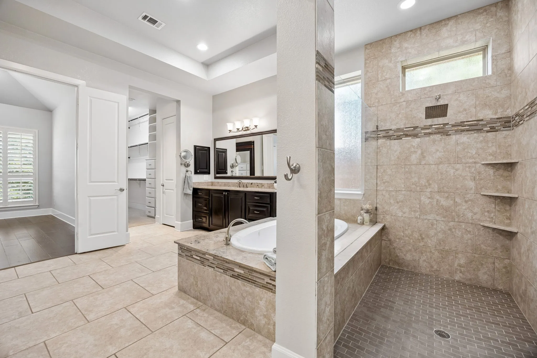 Single Family Residence For Sale in Denton County , 4550 Honeyvine Lane, Prosper, Texas 75078, 4 Bedroom, 5 Bathroom, 3 Garage spaces, 5,164 Sqft, built in 2015, mls#21331532, Real Estate Agent in Prosper, Homes For Sale in Denton county, Homes For Sale in Prosper, Realtor in Prosper Texas, Real Estate Brokerage Independent Realty Texas, Luminita Cordes Realtor