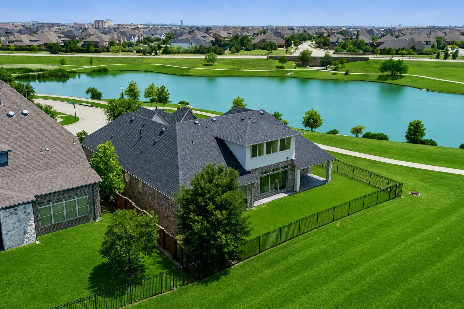 Single Family Residence For Sale in Denton County , 4550 Honeyvine Lane, Prosper, Texas 75078, 4 Bedroom, 5 Bathroom, 3 Garage spaces, 5,164 Sqft, built in 2015, mls#21331532, Real Estate Agent in Prosper, Homes For Sale in Denton county, Homes For Sale in Prosper, Realtor in Prosper Texas, Real Estate Brokerage Independent Realty Texas, Luminita Cordes Realtor