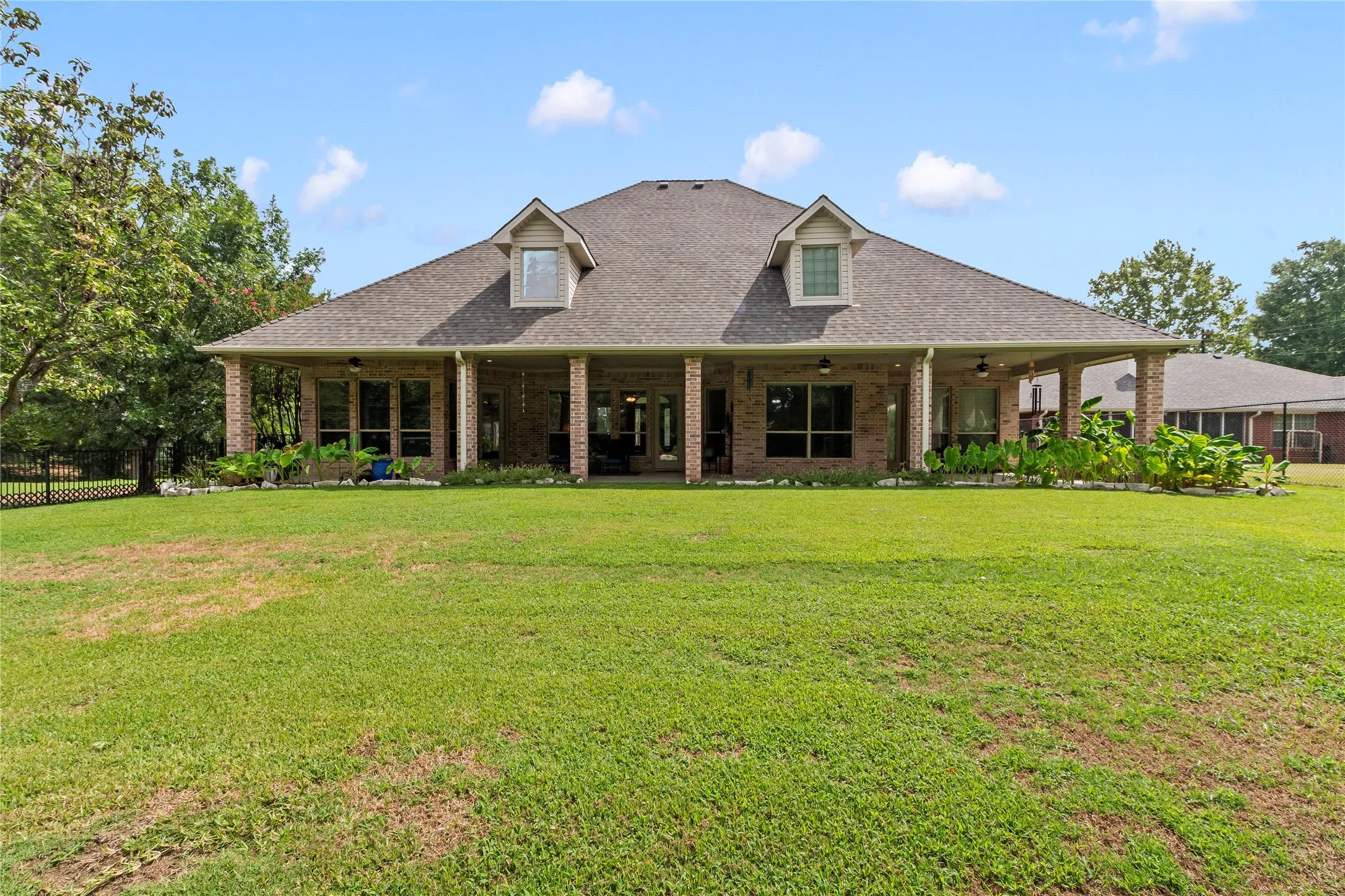 Single Family Residence For Sale in Kaufman County , 10776 Legg Drive, Kemp, Texas 75143, 4 Bedroom, 5 Bathroom, 3 Garage spaces, 3,004 Sqft, built in 2000, mls#21333963, Real Estate Agent in Kemp, Homes For Sale in Kaufman county, Homes For Sale in Kemp, Realtor in Kemp Texas, Real Estate Brokerage Independent Realty Texas, Luminita Cordes Realtor