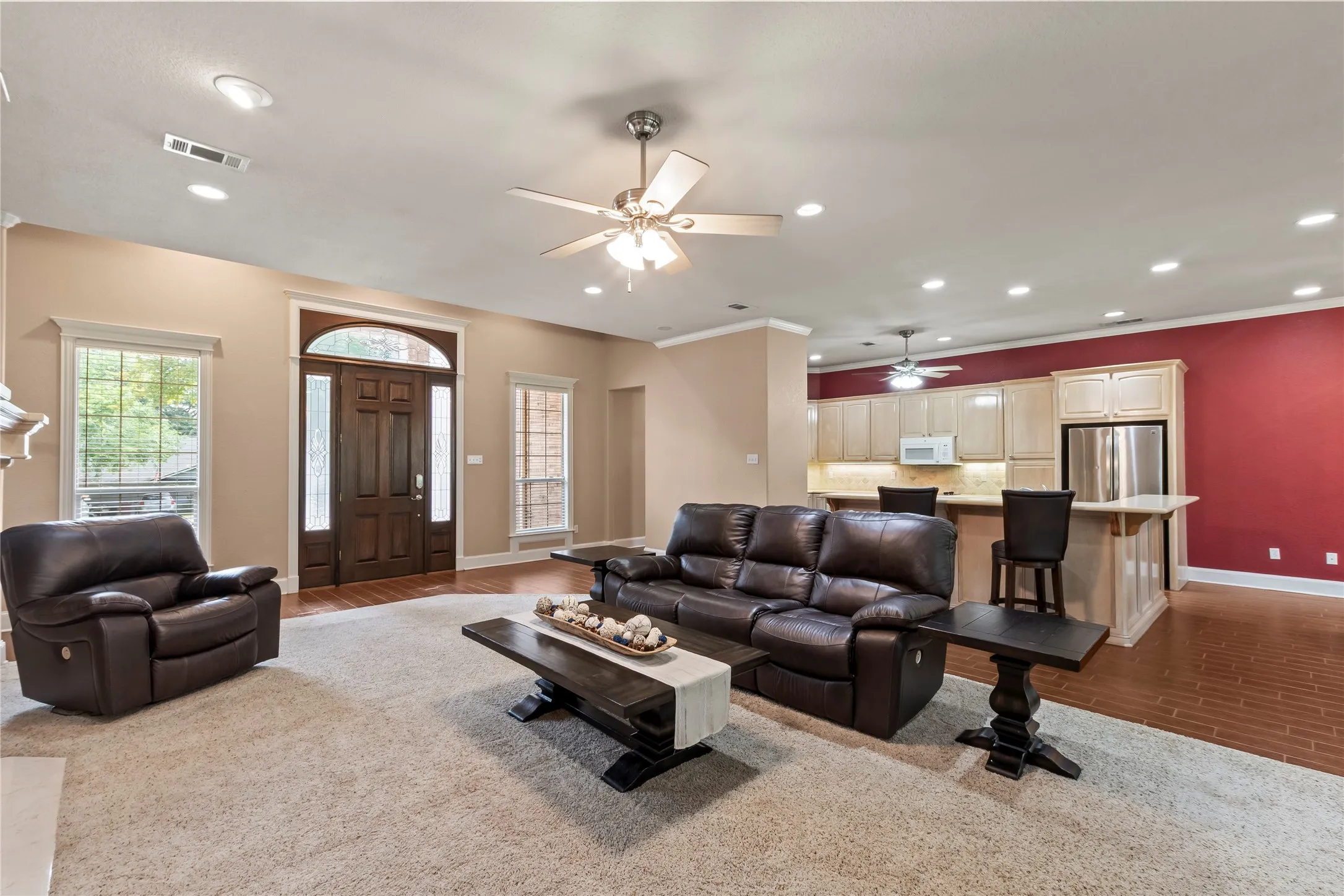 Single Family Residence For Sale in Kaufman County , 10776 Legg Drive, Kemp, Texas 75143, 4 Bedroom, 5 Bathroom, 3 Garage spaces, 3,004 Sqft, built in 2000, mls#21333963, Real Estate Agent in Kemp, Homes For Sale in Kaufman county, Homes For Sale in Kemp, Realtor in Kemp Texas, Real Estate Brokerage Independent Realty Texas, Luminita Cordes Realtor
