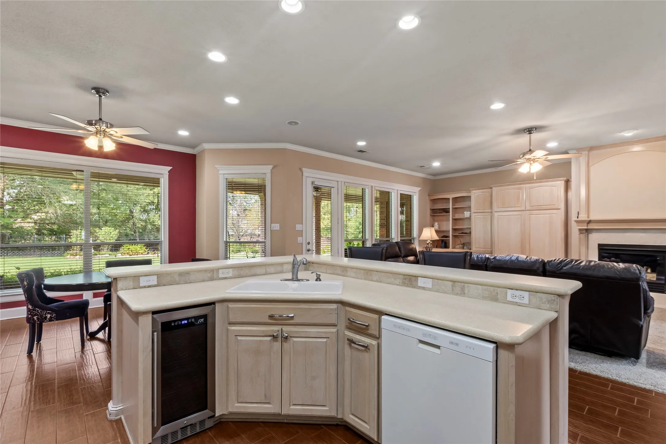 Single Family Residence For Sale in Kaufman County , 10776 Legg Drive, Kemp, Texas 75143, 4 Bedroom, 5 Bathroom, 3 Garage spaces, 3,004 Sqft, built in 2000, mls#21333963, Real Estate Agent in Kemp, Homes For Sale in Kaufman county, Homes For Sale in Kemp, Realtor in Kemp Texas, Real Estate Brokerage Independent Realty Texas, Luminita Cordes Realtor