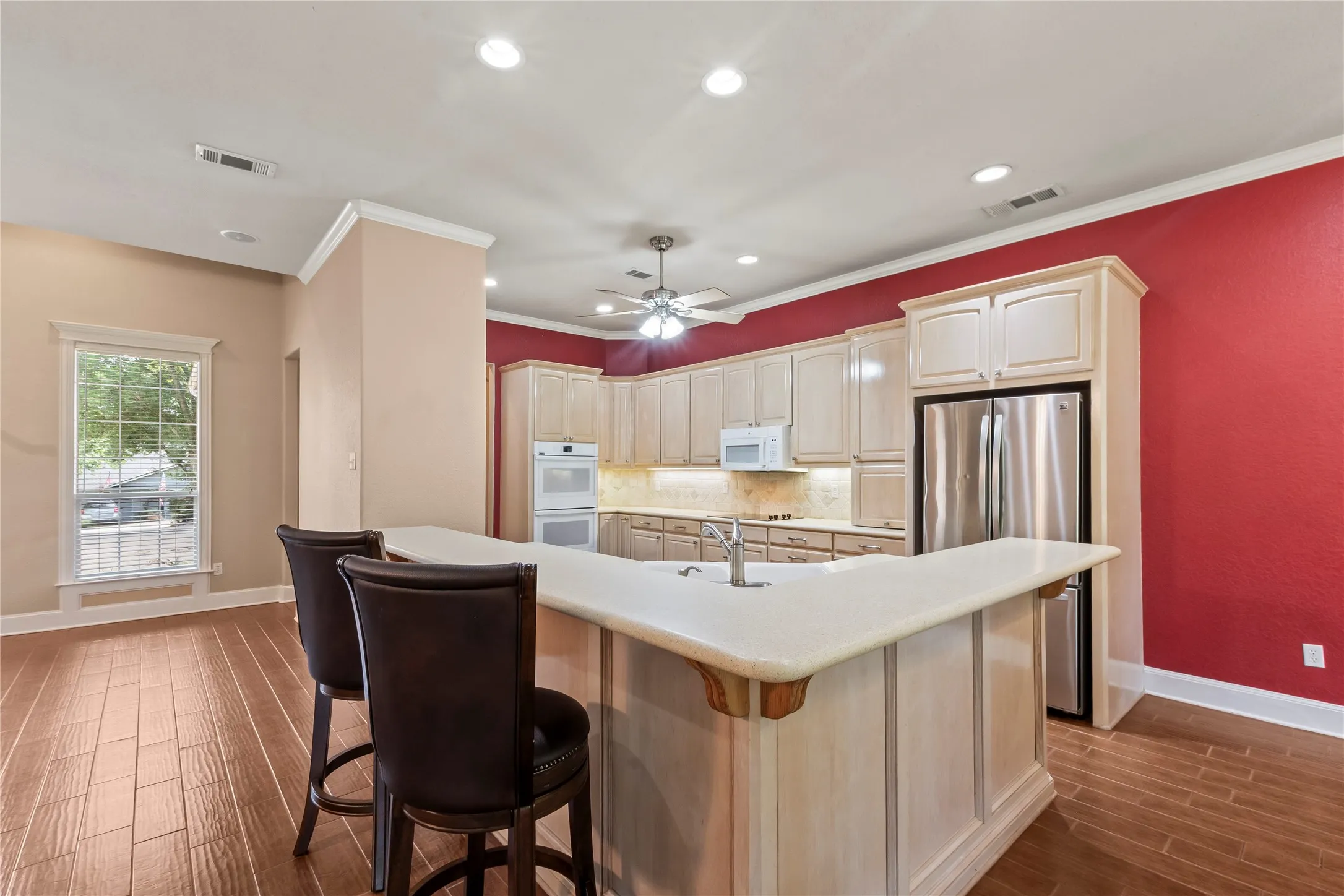 Single Family Residence For Sale in Kaufman County , 10776 Legg Drive, Kemp, Texas 75143, 4 Bedroom, 5 Bathroom, 3 Garage spaces, 3,004 Sqft, built in 2000, mls#21333963, Real Estate Agent in Kemp, Homes For Sale in Kaufman county, Homes For Sale in Kemp, Realtor in Kemp Texas, Real Estate Brokerage Independent Realty Texas, Luminita Cordes Realtor