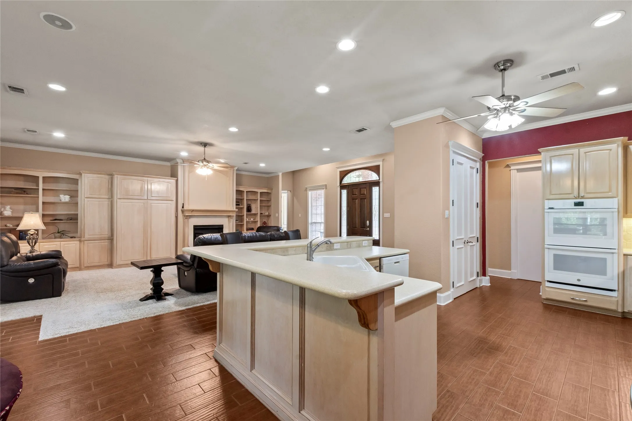 Single Family Residence For Sale in Kaufman County , 10776 Legg Drive, Kemp, Texas 75143, 4 Bedroom, 5 Bathroom, 3 Garage spaces, 3,004 Sqft, built in 2000, mls#21333963, Real Estate Agent in Kemp, Homes For Sale in Kaufman county, Homes For Sale in Kemp, Realtor in Kemp Texas, Real Estate Brokerage Independent Realty Texas, Luminita Cordes Realtor
