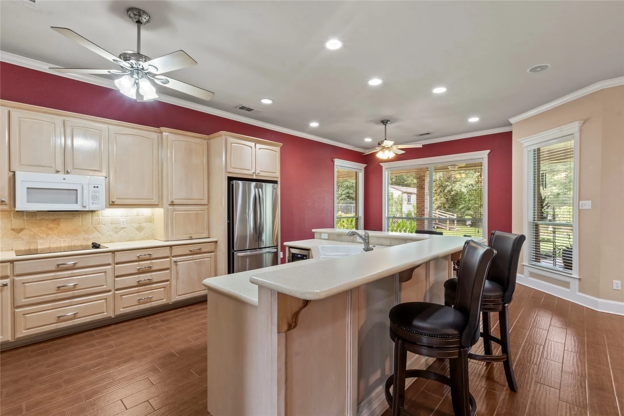 Single Family Residence For Sale in Kaufman County , 10776 Legg Drive, Kemp, Texas 75143, 4 Bedroom, 5 Bathroom, 3 Garage spaces, 3,004 Sqft, built in 2000, mls#21333963, Real Estate Agent in Kemp, Homes For Sale in Kaufman county, Homes For Sale in Kemp, Realtor in Kemp Texas, Real Estate Brokerage Independent Realty Texas, Luminita Cordes Realtor