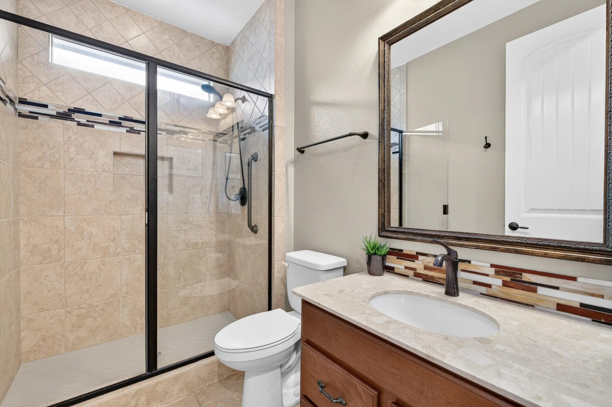 Very nice guest bath.