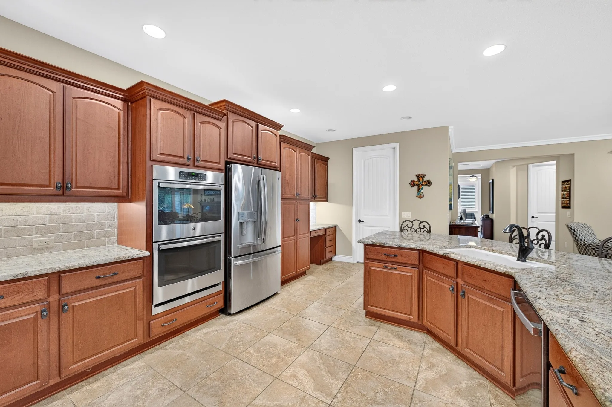 Beautiful cabinetry!  SS appliances!  Gorgeous granite!
