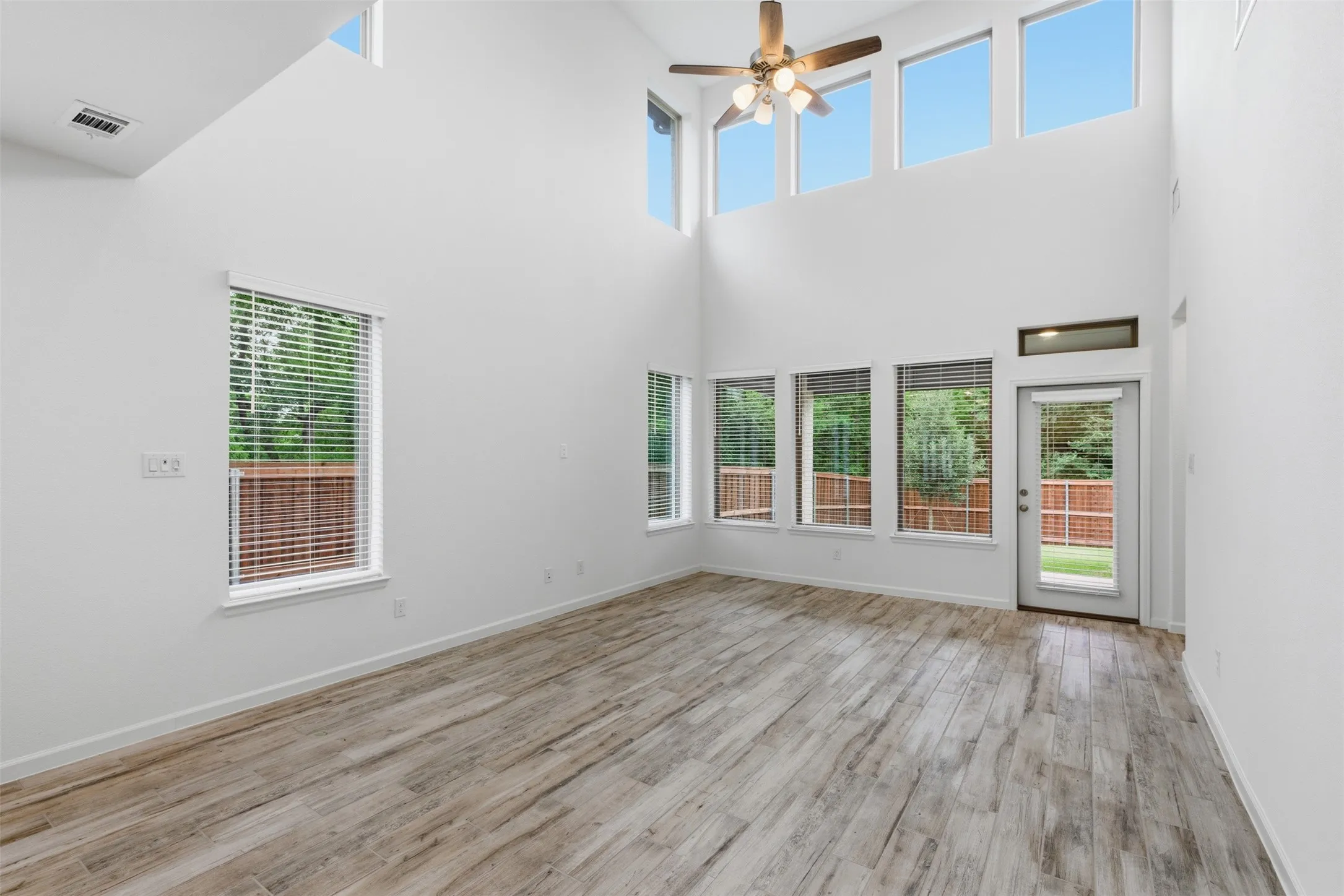 Single Family Residence For Rent in Denton County , 9344 Buckeye Bend, Little Elm, Texas 75068, 4 Bedroom, 3 Bathroom, 2 Garage spaces, 2,500 Sqft, built in 2024, mls#21337985, Real Estate Agent in Little Elm, Homes For Rent in Denton county, Homes For Rent in Little Elm, Realtor in Little Elm Texas, Real Estate Brokerage Independent Realty Texas, Luminita Cordes Realtor