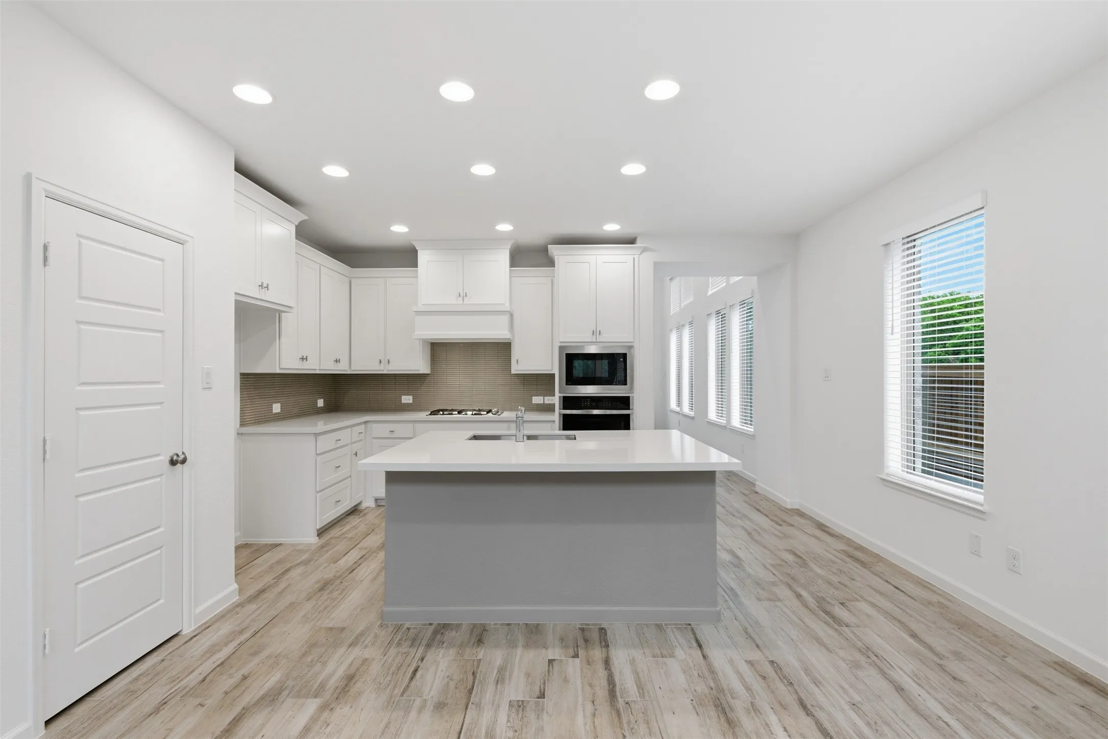 Single Family Residence For Rent in Denton County , 9344 Buckeye Bend, Little Elm, Texas 75068, 4 Bedroom, 3 Bathroom, 2 Garage spaces, 2,500 Sqft, built in 2024, mls#21337985, Real Estate Agent in Little Elm, Homes For Rent in Denton county, Homes For Rent in Little Elm, Realtor in Little Elm Texas, Real Estate Brokerage Independent Realty Texas, Luminita Cordes Realtor