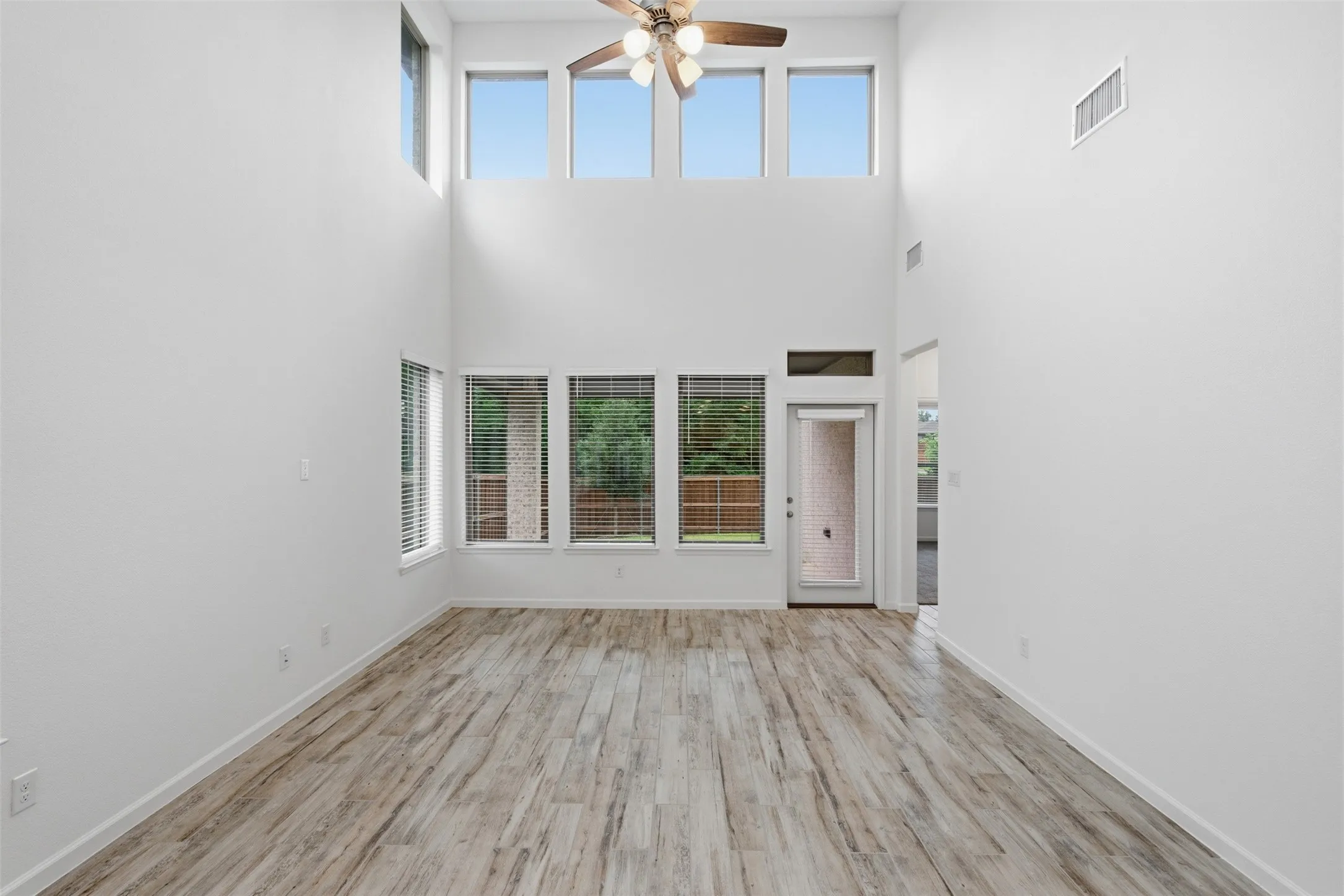 Single Family Residence For Rent in Denton County , 9344 Buckeye Bend, Little Elm, Texas 75068, 4 Bedroom, 3 Bathroom, 2 Garage spaces, 2,500 Sqft, built in 2024, mls#21337985, Real Estate Agent in Little Elm, Homes For Rent in Denton county, Homes For Rent in Little Elm, Realtor in Little Elm Texas, Real Estate Brokerage Independent Realty Texas, Luminita Cordes Realtor