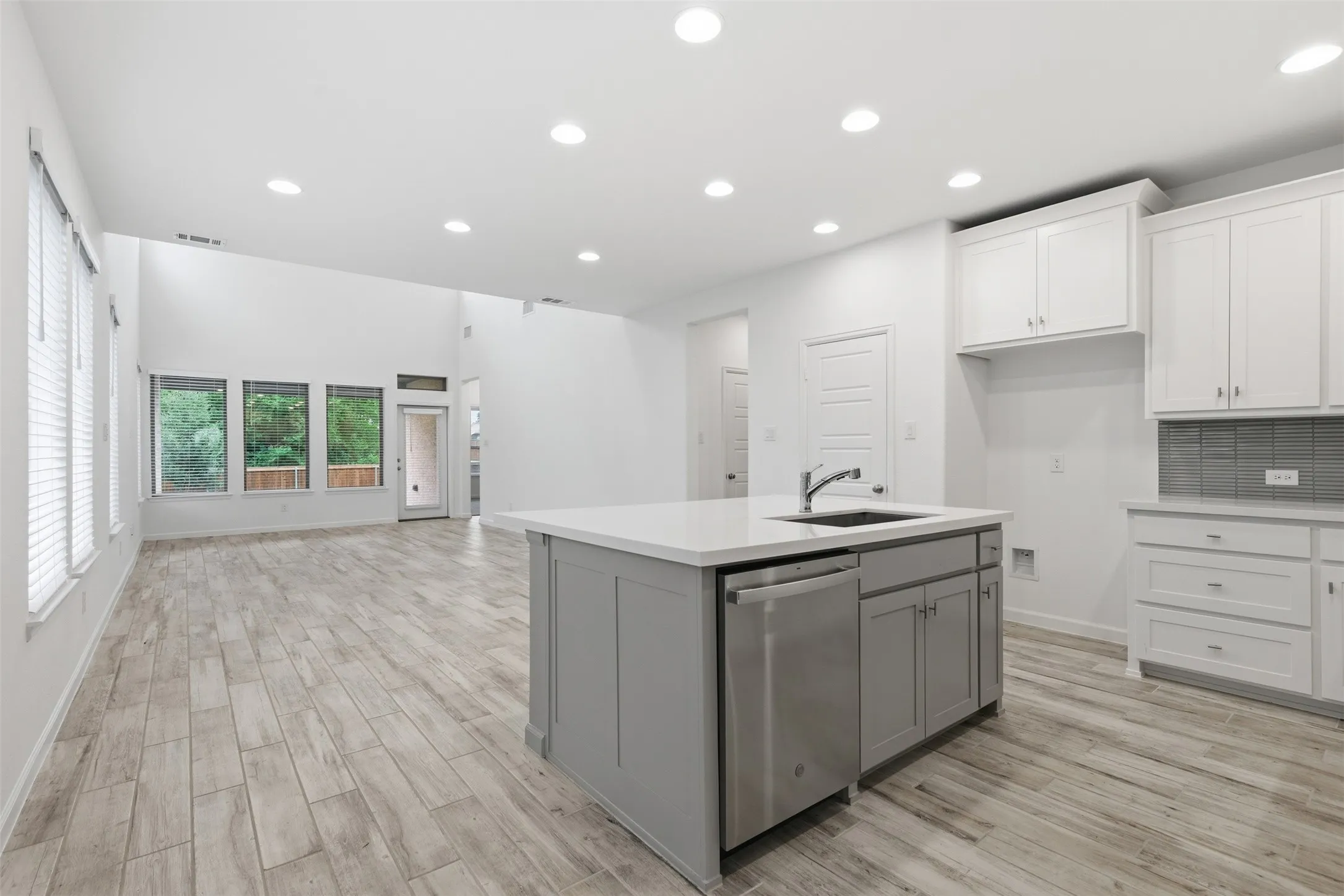 Single Family Residence For Rent in Denton County , 9344 Buckeye Bend, Little Elm, Texas 75068, 4 Bedroom, 3 Bathroom, 2 Garage spaces, 2,500 Sqft, built in 2024, mls#21337985, Real Estate Agent in Little Elm, Homes For Rent in Denton county, Homes For Rent in Little Elm, Realtor in Little Elm Texas, Real Estate Brokerage Independent Realty Texas, Luminita Cordes Realtor