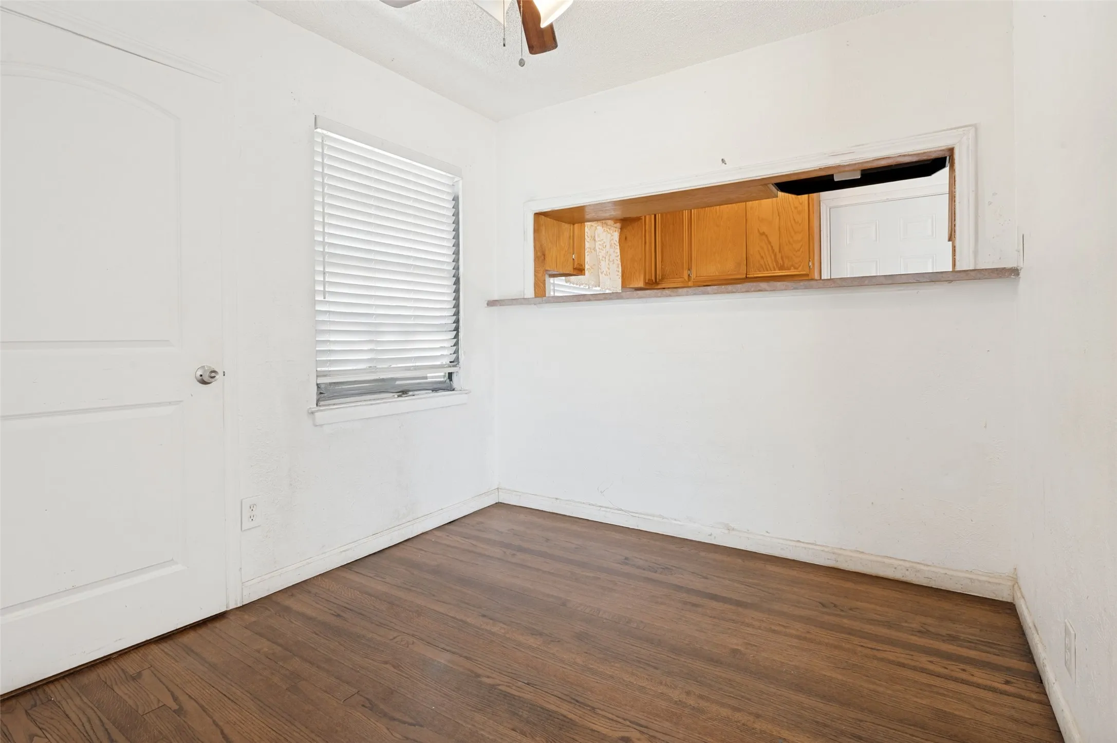 Single Family Residence For Sale in Dallas County , 11515 Abston Lane, Dallas, Texas 75218, 2 Bedrooms, 1 Bathroom, Garage spaces, 1,164 Sqft, built in 1953, Price $195,999, mls#21338101, Real Estate Agent in Dallas, Homes For Sale in Dallas county, Homes For Sale in Dallas, Realtor in Dallas Texas, Real Estate Brokerage Independent Realty Texas, Luminita Cordes Realtor