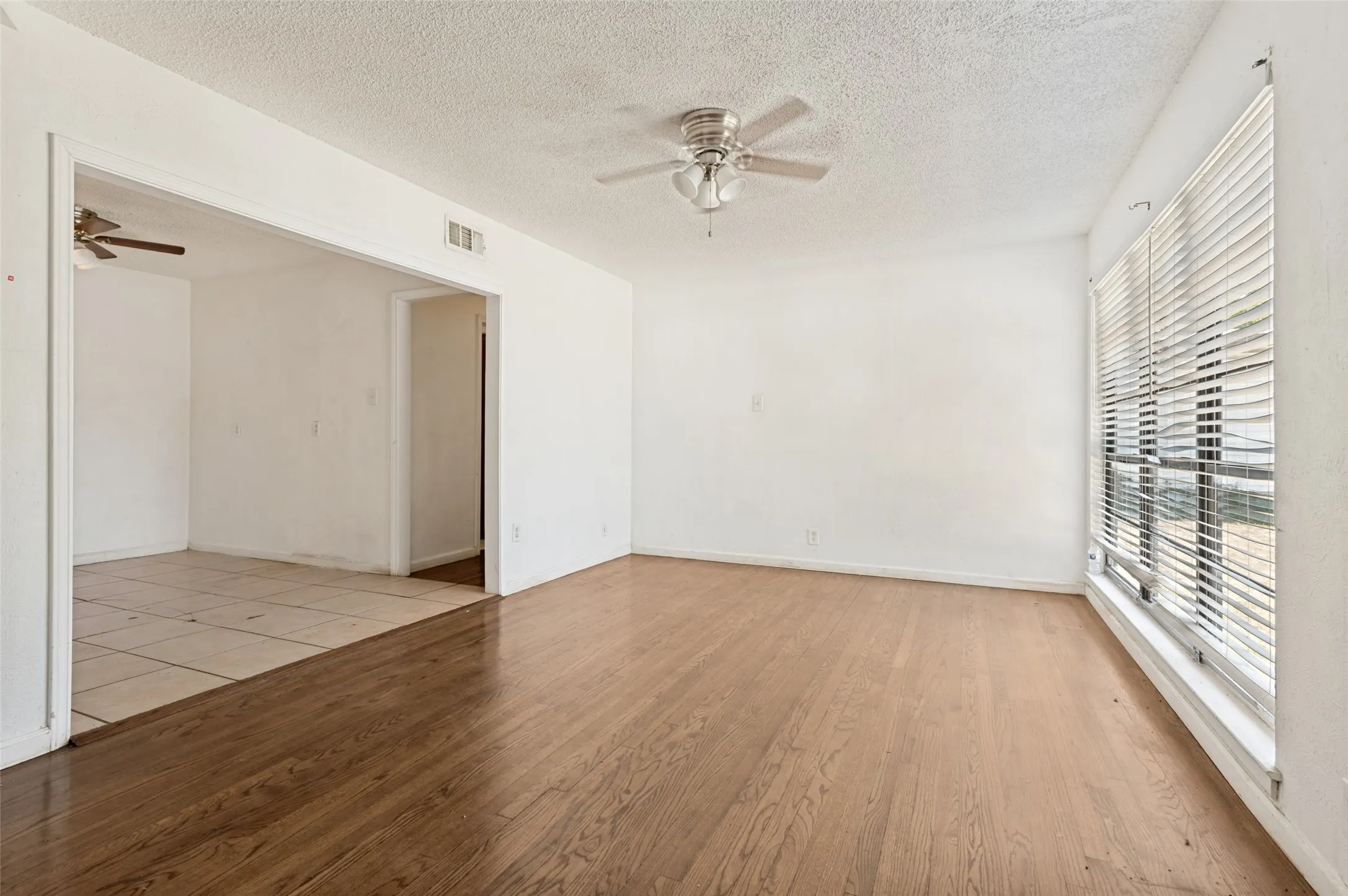 Single Family Residence For Sale in Dallas County , 11515 Abston Lane, Dallas, Texas 75218, 2 Bedrooms, 1 Bathroom, Garage spaces, 1,164 Sqft, built in 1953, Price $195,999, mls#21338101, Real Estate Agent in Dallas, Homes For Sale in Dallas county, Homes For Sale in Dallas, Realtor in Dallas Texas, Real Estate Brokerage Independent Realty Texas, Luminita Cordes Realtor