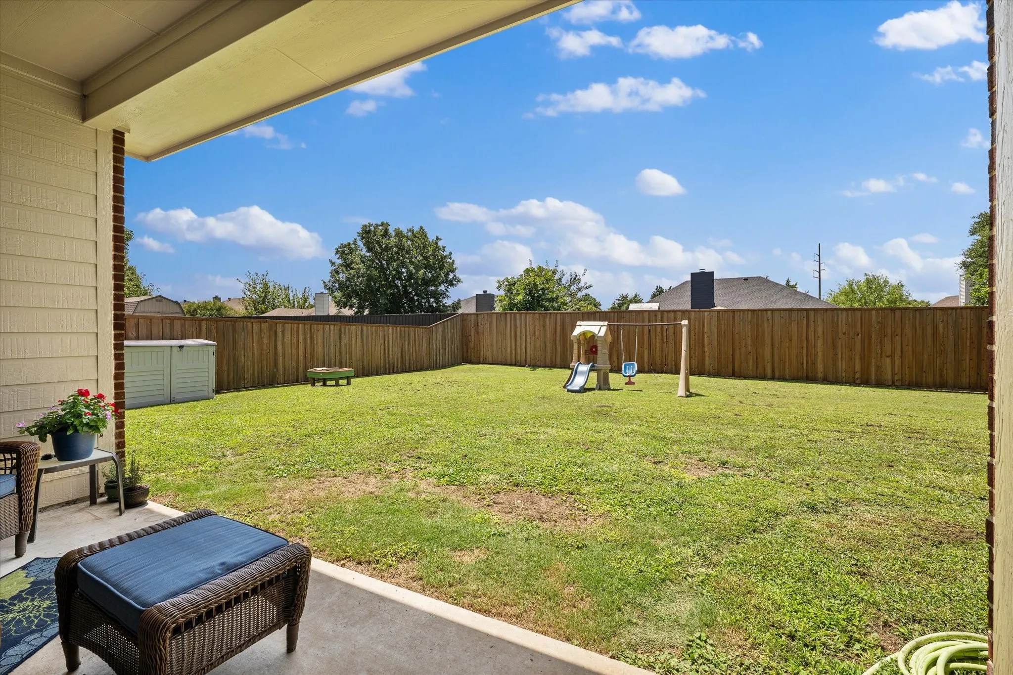 Single Family Residence For Sale in Ellis County , 6030 Cynthia Drive, Midlothian, Texas 76065, 4 Bedroom, 2 Bathroom, 2 Garage spaces, 2,117 Sqft, built in 2004, mls#21337649, Real Estate Agent in Midlothian, Homes For Sale in Ellis county, Homes For Sale in Midlothian, Realtor in Midlothian Texas, Real Estate Brokerage Independent Realty Texas, Luminita Cordes Realtor