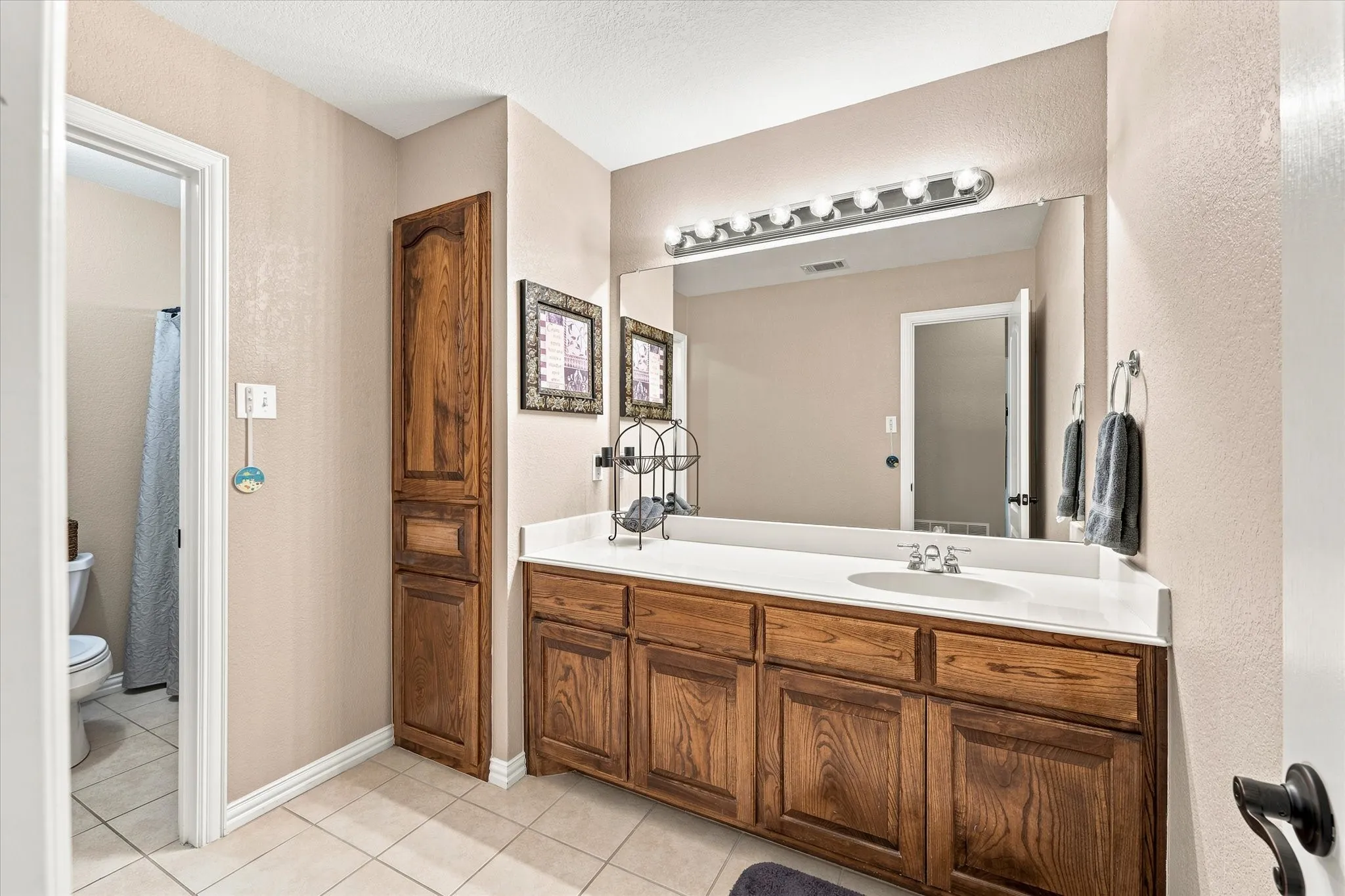 Single Family Residence For Sale in Ellis County , 6030 Cynthia Drive, Midlothian, Texas 76065, 4 Bedroom, 2 Bathroom, 2 Garage spaces, 2,117 Sqft, built in 2004, mls#21337649, Real Estate Agent in Midlothian, Homes For Sale in Ellis county, Homes For Sale in Midlothian, Realtor in Midlothian Texas, Real Estate Brokerage Independent Realty Texas, Luminita Cordes Realtor