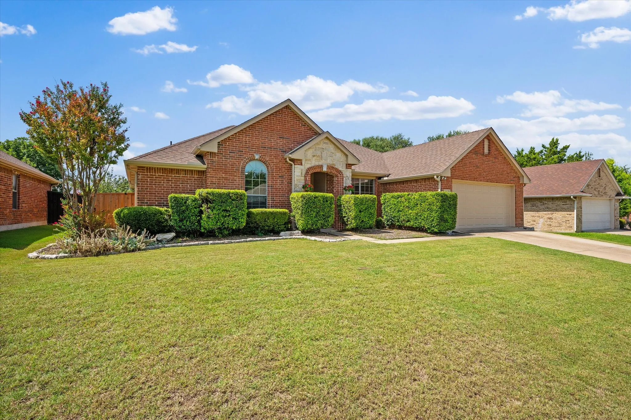 Single Family Residence For Sale in Ellis County , 6030 Cynthia Drive, Midlothian, Texas 76065, 4 Bedroom, 2 Bathroom, 2 Garage spaces, 2,117 Sqft, built in 2004, mls#21337649, Real Estate Agent in Midlothian, Homes For Sale in Ellis county, Homes For Sale in Midlothian, Realtor in Midlothian Texas, Real Estate Brokerage Independent Realty Texas, Luminita Cordes Realtor