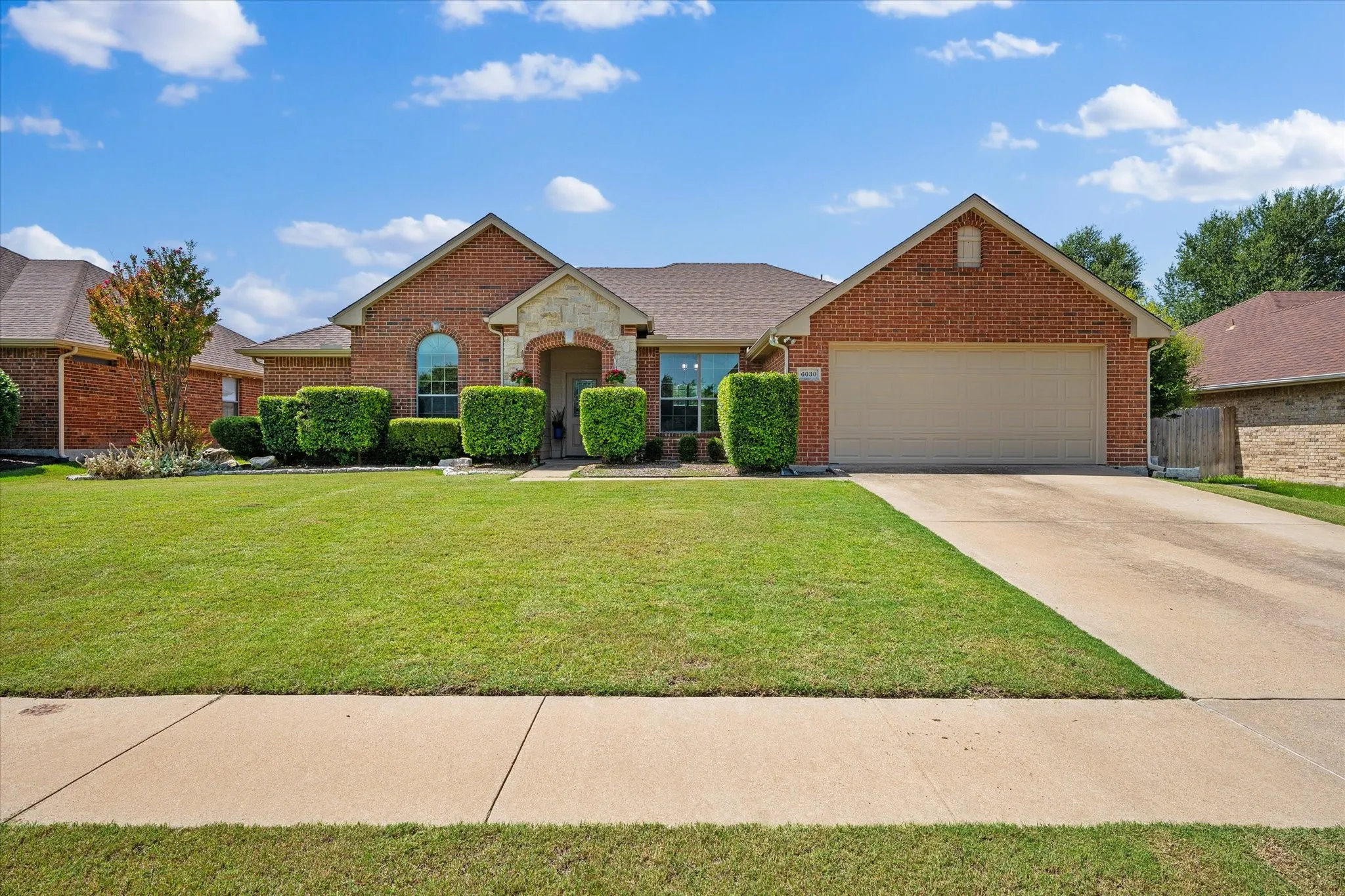 Single Family Residence For Sale in Ellis County , 6030 Cynthia Drive, Midlothian, Texas 76065, 4 Bedroom, 2 Bathroom, 2 Garage spaces, 2,117 Sqft, built in 2004, mls#21337649, Real Estate Agent in Midlothian, Homes For Sale in Ellis county, Homes For Sale in Midlothian, Realtor in Midlothian Texas, Real Estate Brokerage Independent Realty Texas, Luminita Cordes Realtor