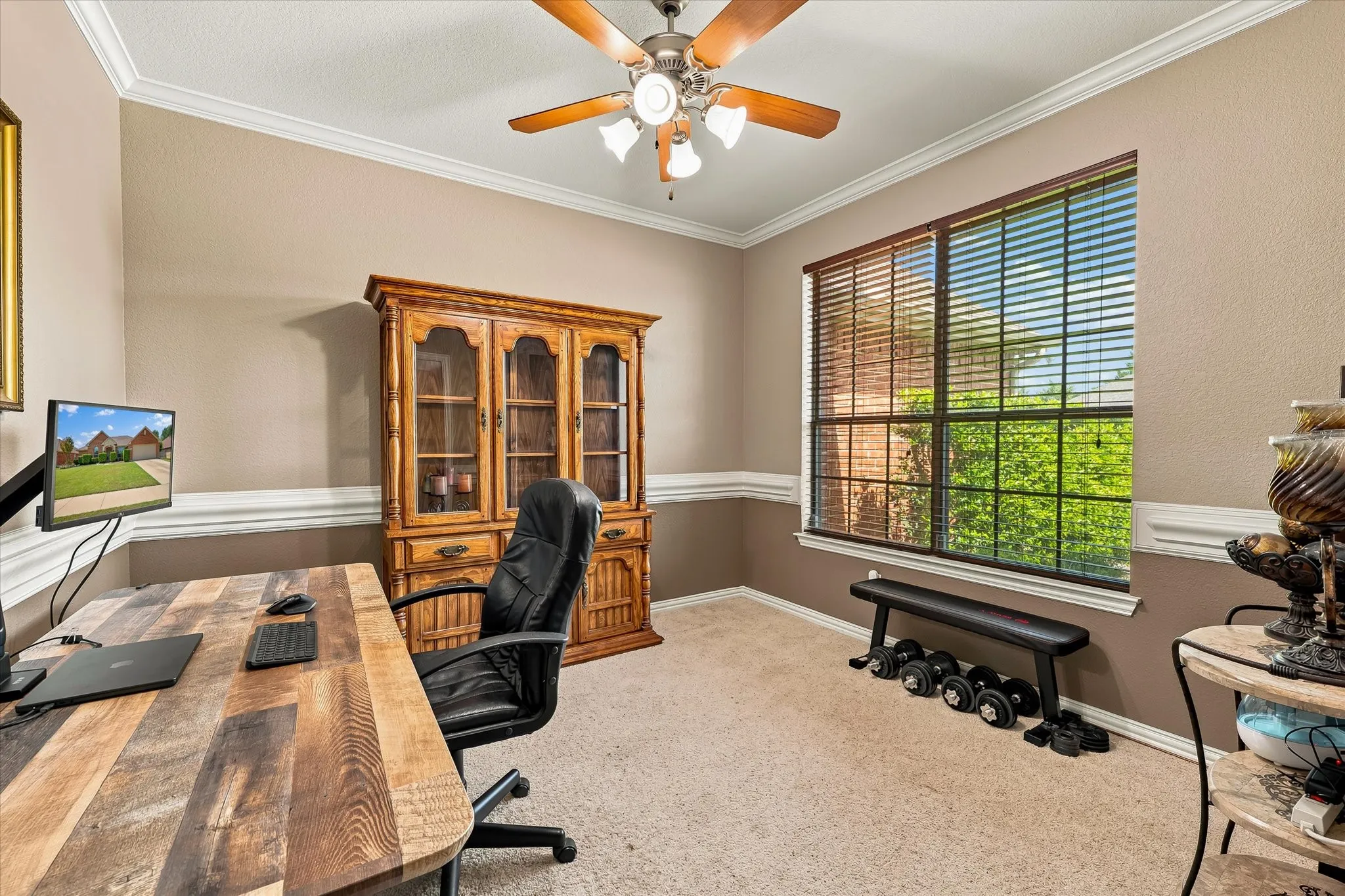 Single Family Residence For Sale in Ellis County , 6030 Cynthia Drive, Midlothian, Texas 76065, 4 Bedroom, 2 Bathroom, 2 Garage spaces, 2,117 Sqft, built in 2004, mls#21337649, Real Estate Agent in Midlothian, Homes For Sale in Ellis county, Homes For Sale in Midlothian, Realtor in Midlothian Texas, Real Estate Brokerage Independent Realty Texas, Luminita Cordes Realtor