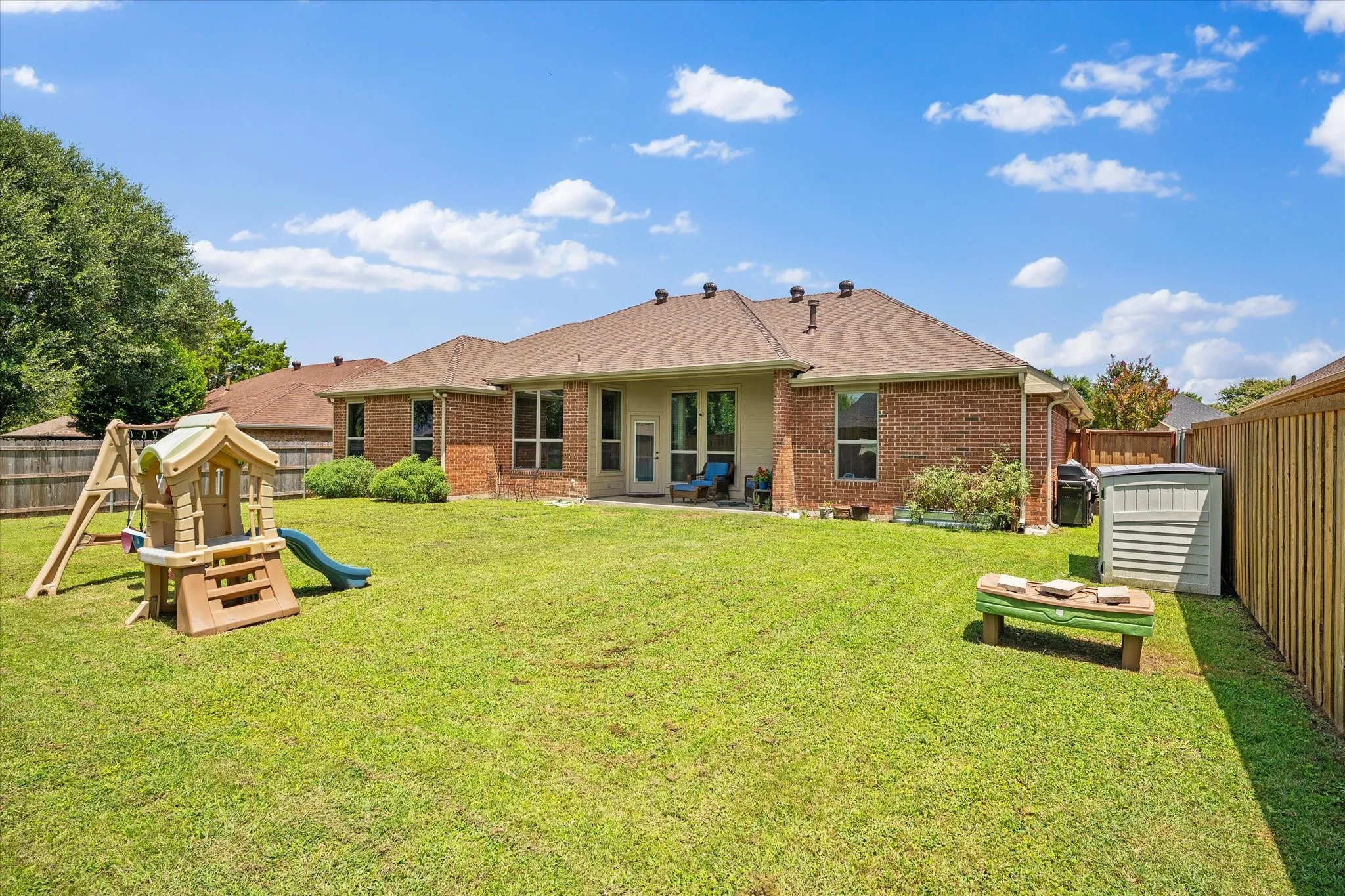 Single Family Residence For Sale in Ellis County , 6030 Cynthia Drive, Midlothian, Texas 76065, 4 Bedroom, 2 Bathroom, 2 Garage spaces, 2,117 Sqft, built in 2004, mls#21337649, Real Estate Agent in Midlothian, Homes For Sale in Ellis county, Homes For Sale in Midlothian, Realtor in Midlothian Texas, Real Estate Brokerage Independent Realty Texas, Luminita Cordes Realtor