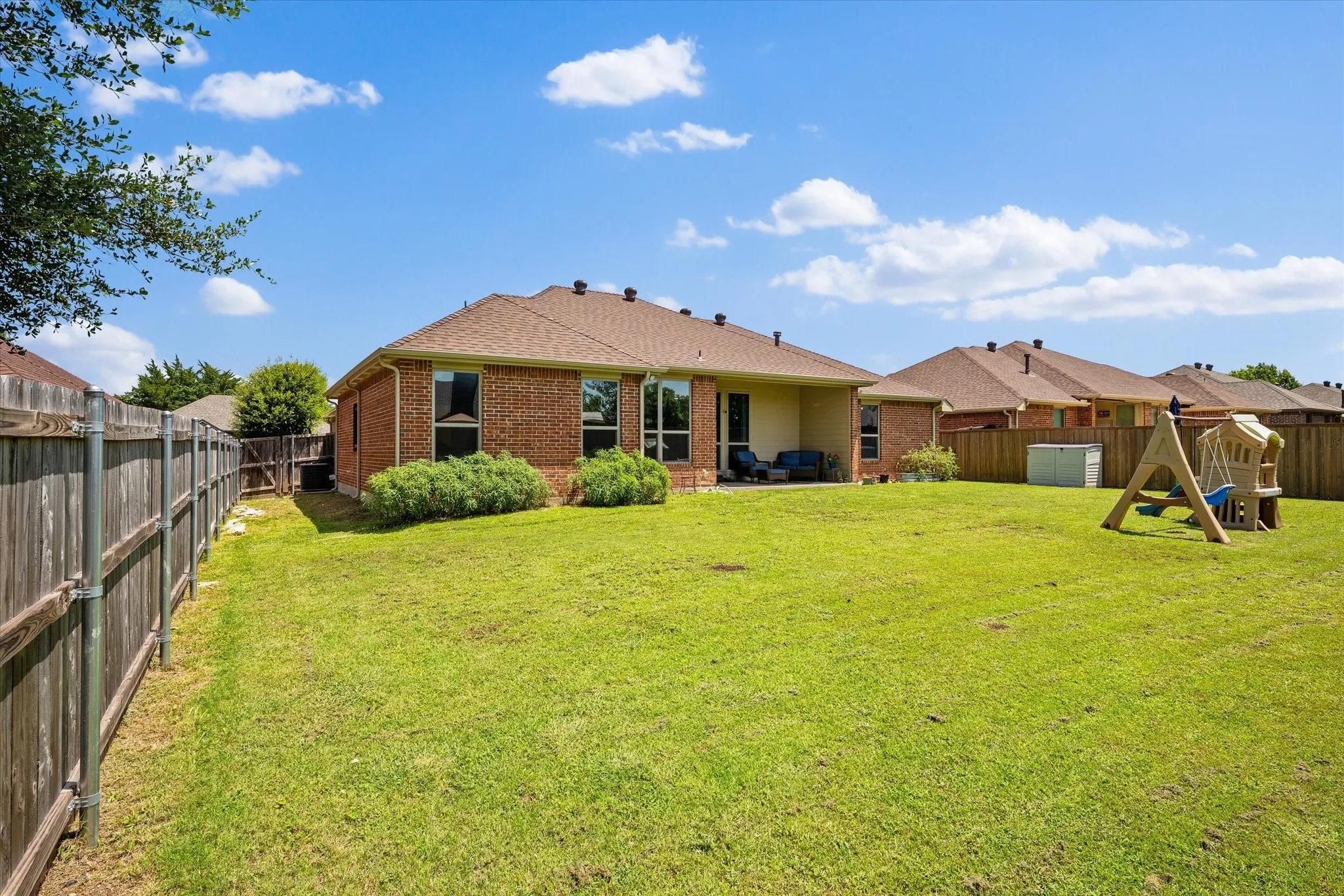 Single Family Residence For Sale in Ellis County , 6030 Cynthia Drive, Midlothian, Texas 76065, 4 Bedroom, 2 Bathroom, 2 Garage spaces, 2,117 Sqft, built in 2004, mls#21337649, Real Estate Agent in Midlothian, Homes For Sale in Ellis county, Homes For Sale in Midlothian, Realtor in Midlothian Texas, Real Estate Brokerage Independent Realty Texas, Luminita Cordes Realtor