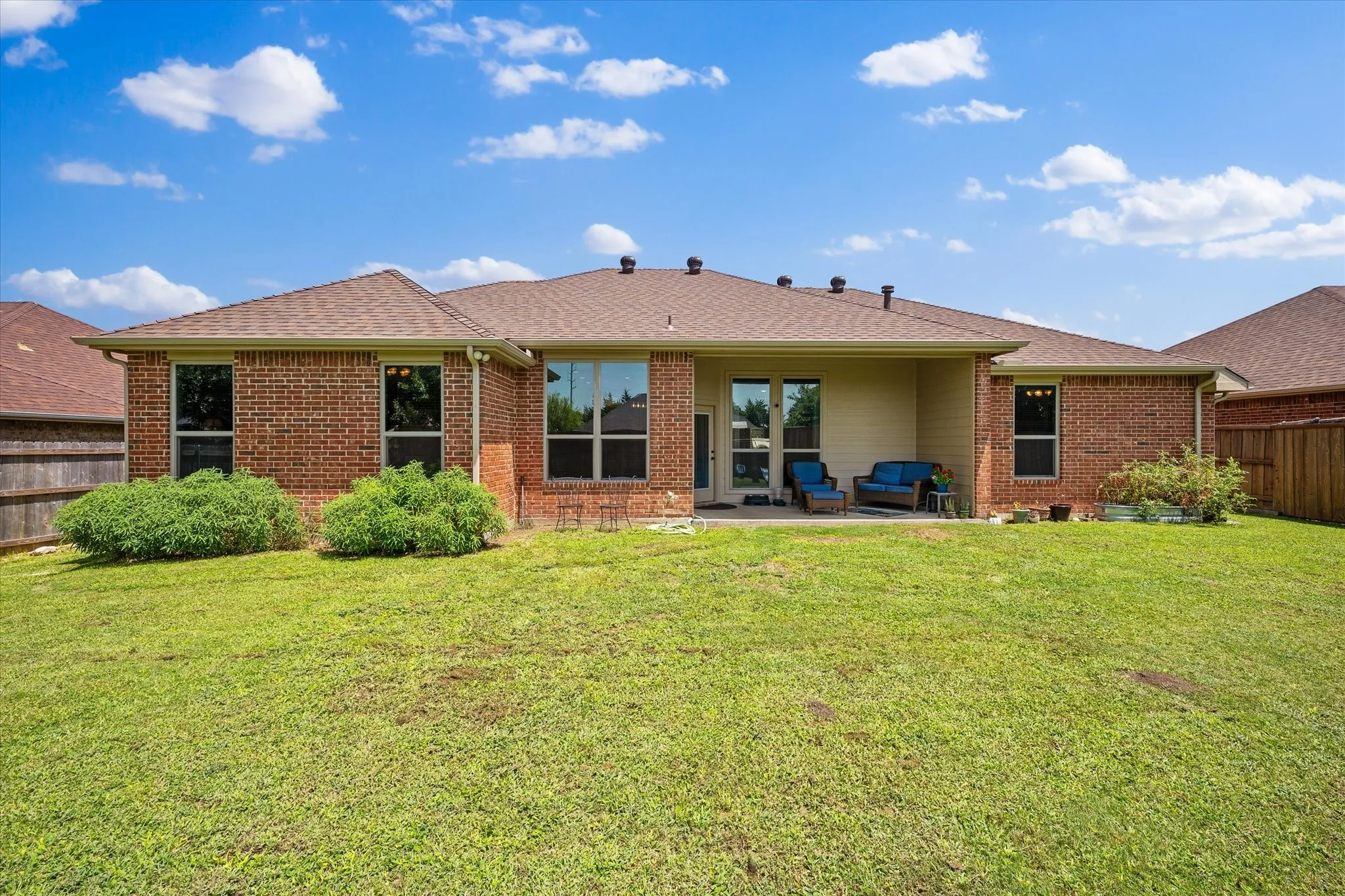 Single Family Residence For Sale in Ellis County , 6030 Cynthia Drive, Midlothian, Texas 76065, 4 Bedroom, 2 Bathroom, 2 Garage spaces, 2,117 Sqft, built in 2004, mls#21337649, Real Estate Agent in Midlothian, Homes For Sale in Ellis county, Homes For Sale in Midlothian, Realtor in Midlothian Texas, Real Estate Brokerage Independent Realty Texas, Luminita Cordes Realtor