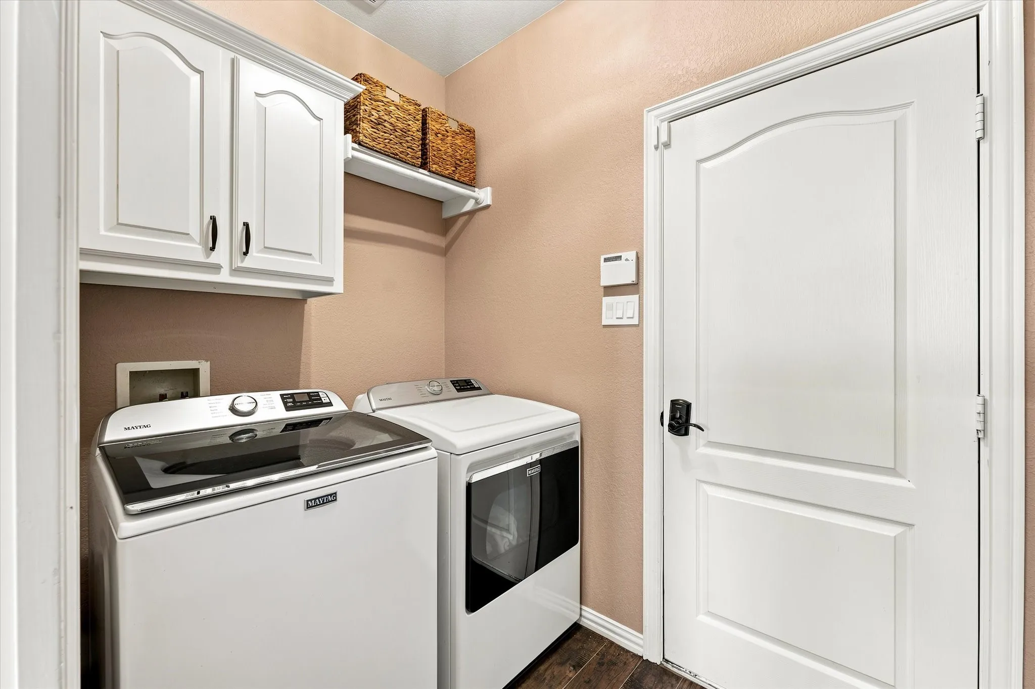Single Family Residence For Sale in Ellis County , 6030 Cynthia Drive, Midlothian, Texas 76065, 4 Bedroom, 2 Bathroom, 2 Garage spaces, 2,117 Sqft, built in 2004, mls#21337649, Real Estate Agent in Midlothian, Homes For Sale in Ellis county, Homes For Sale in Midlothian, Realtor in Midlothian Texas, Real Estate Brokerage Independent Realty Texas, Luminita Cordes Realtor